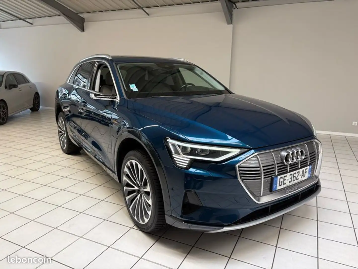 Audi e-tron Q8 E Tron 55 408 cv Avus Full options parfait état Albastru - 1
