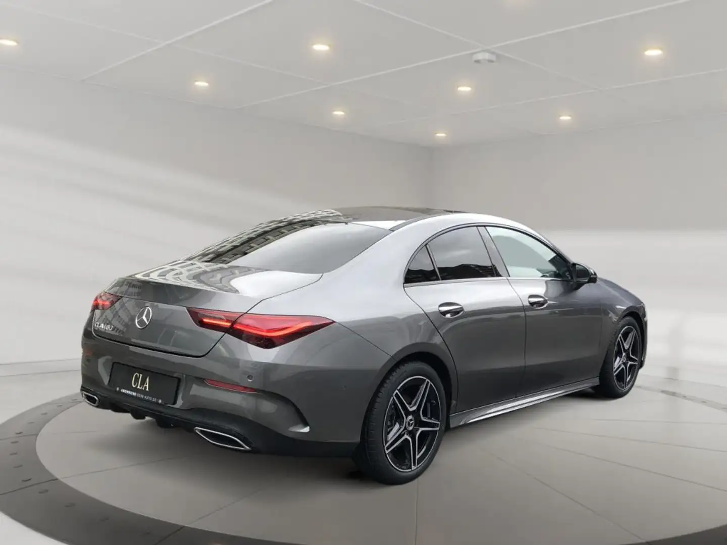 Mercedes-Benz CLA 180 Coupe +MBUX+AMG+Wide+Pano+AHK+SpurW+PDC Grau - 2