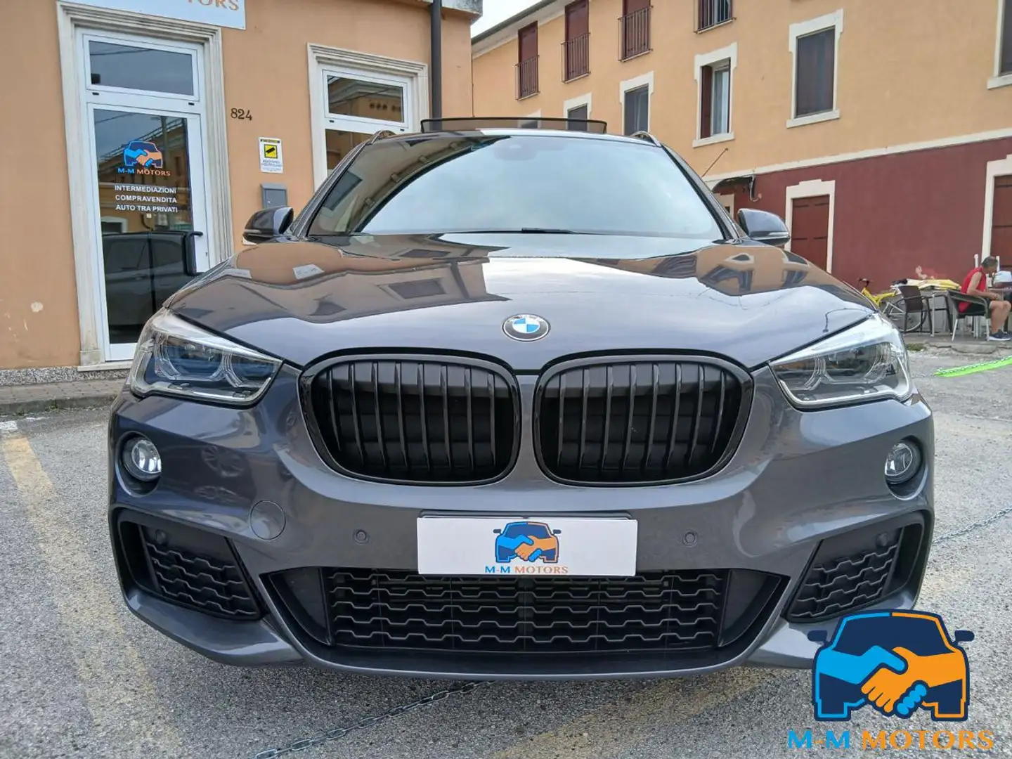 BMW X1 sDrive18d Msport Grau - 2
