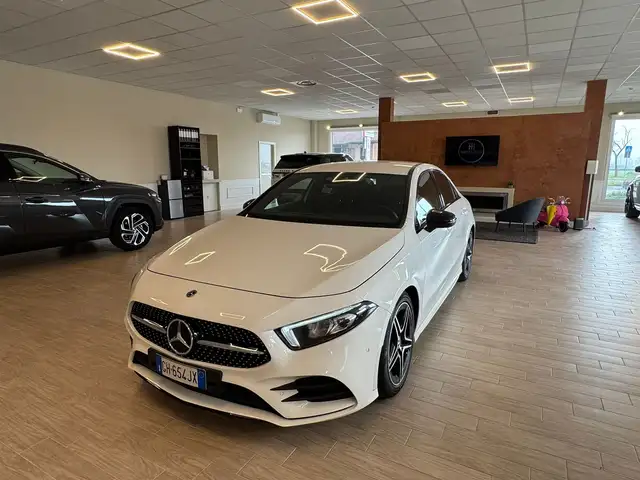 Mercedes-Benz A 200 d Premium SEDAN AMG FULL SERVICE MB