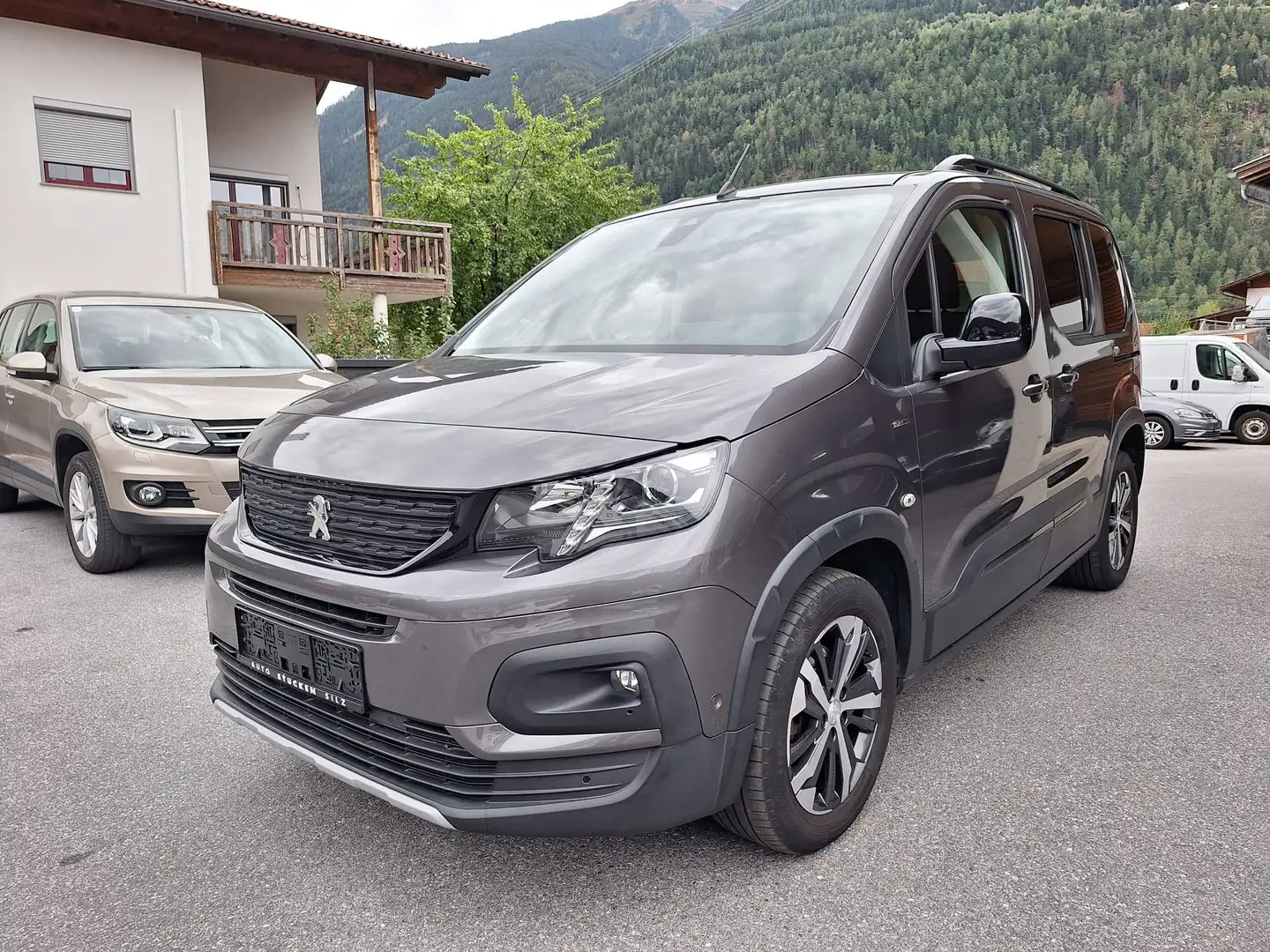 Peugeot Rifter Rifter 1,5 BlueHDI 130 S / GT Line Grau - 1