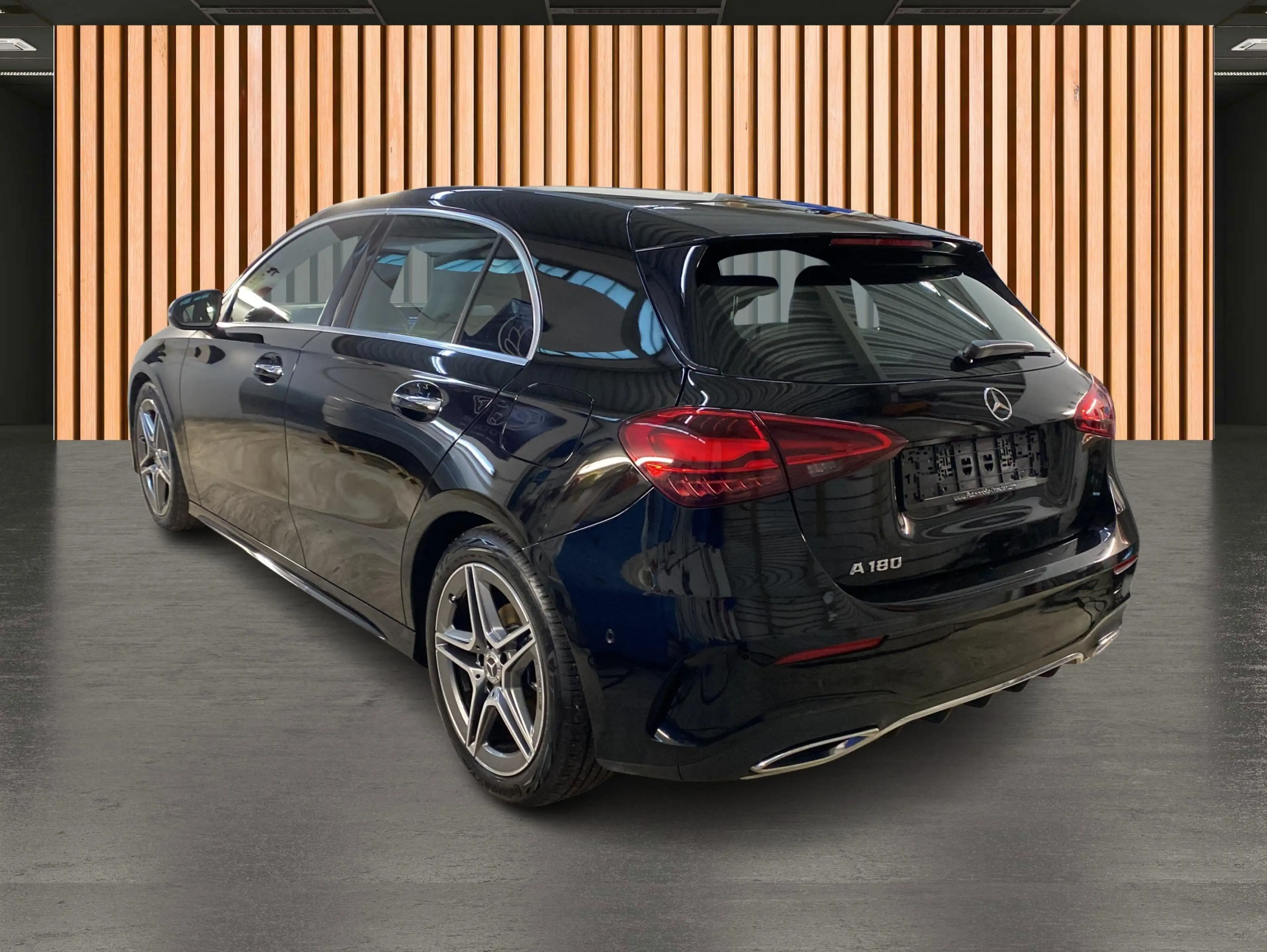 Mercedes-Benz A 180 AMG Line 7G Tronic*Navi*DAB*KeyGo*MBUX* — photo 4