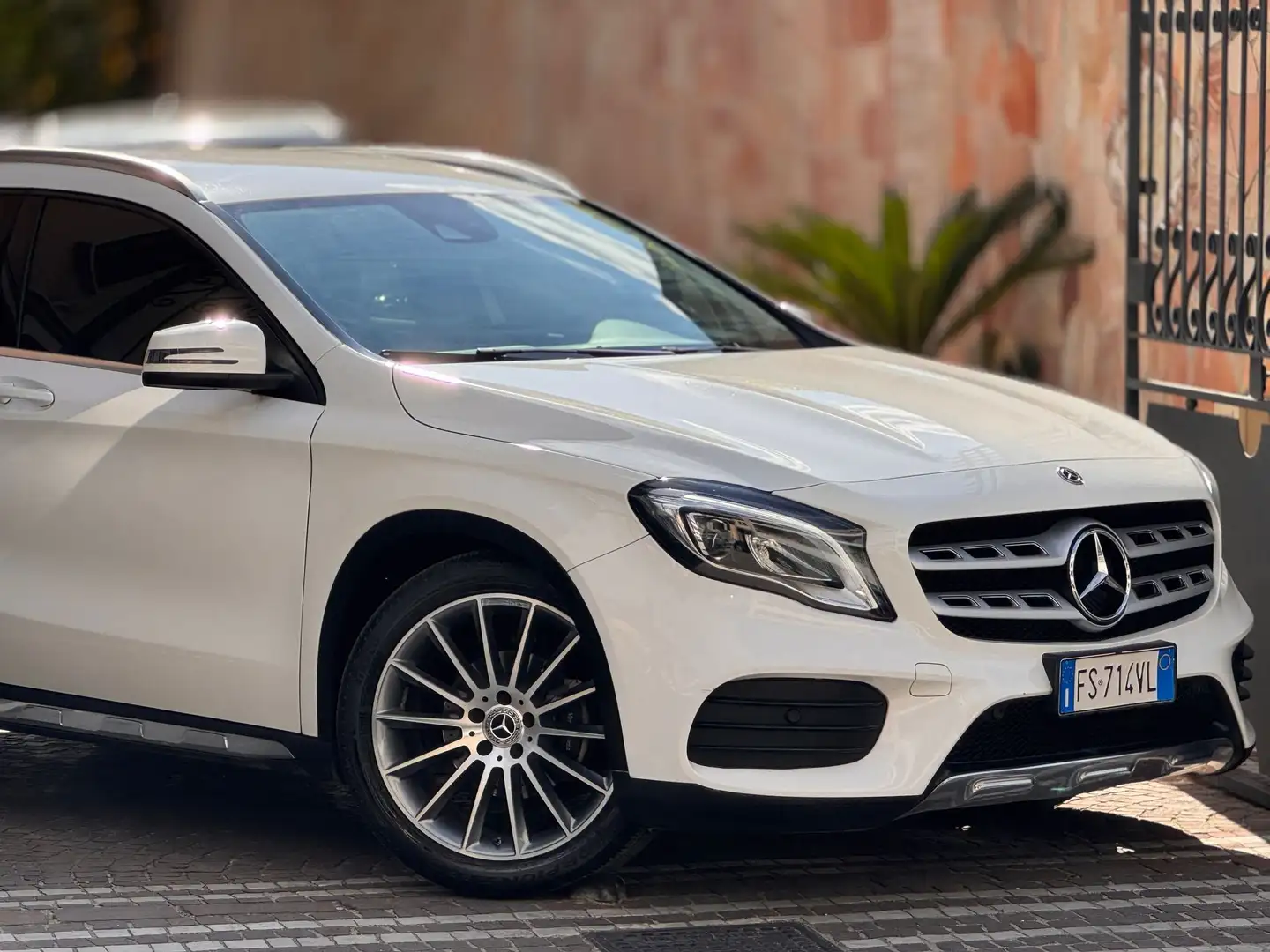 Mercedes-Benz GLA 200 Mercedes-benz GLA 200 d Automatic Premium Bianco - 2