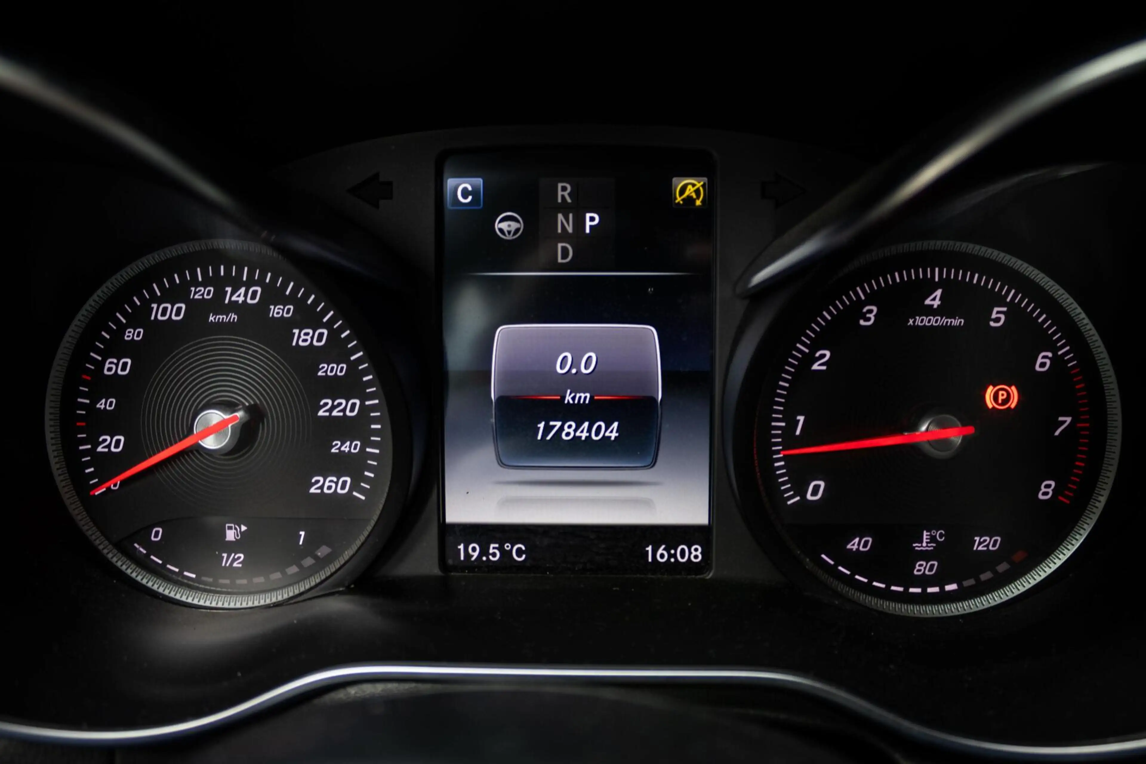 Mercedes-Benz C 180 Estate AMG Sport Edition — photo 33