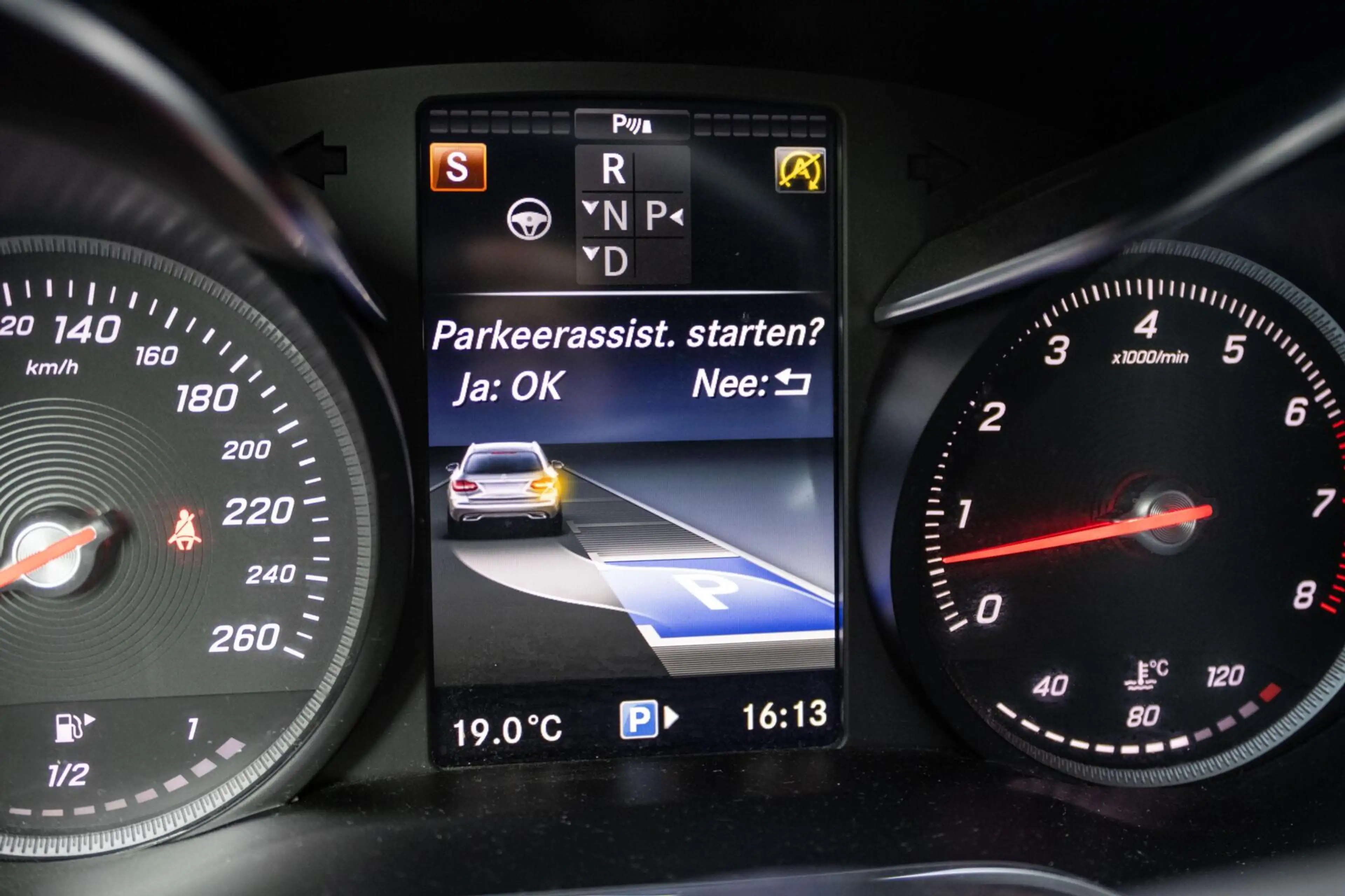 Mercedes-Benz C 180 Estate AMG Sport Edition — photo 34