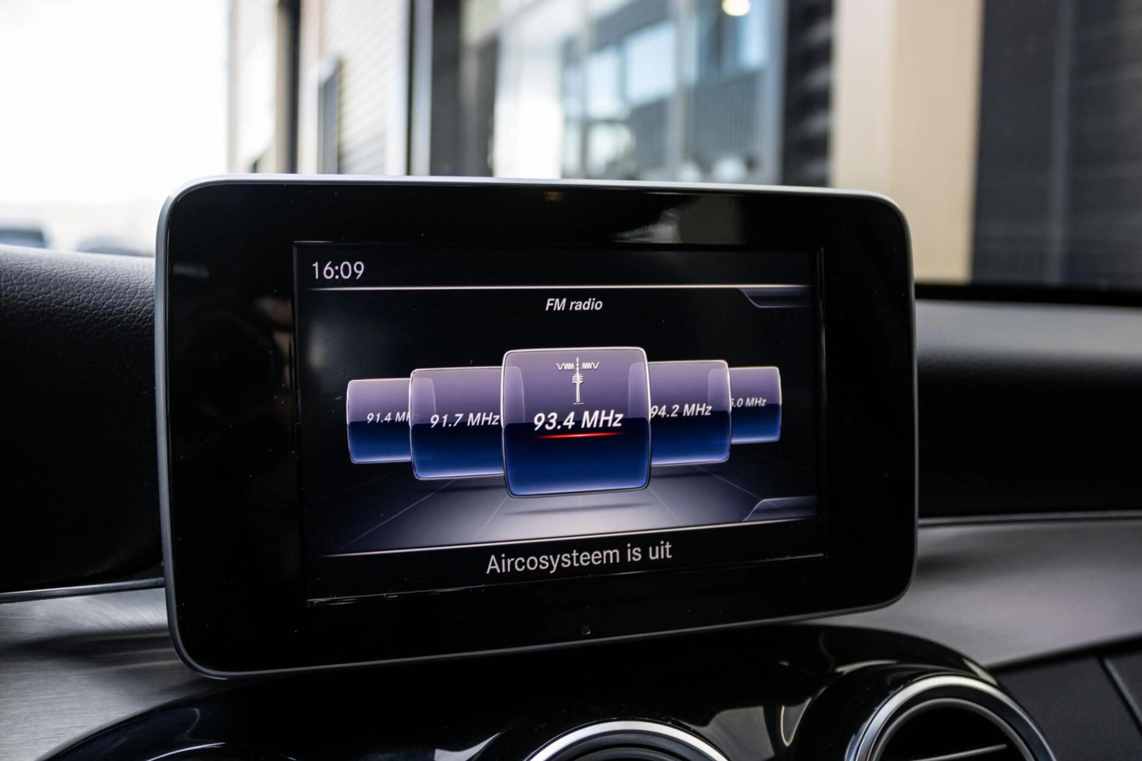Mercedes-Benz C 180 Estate AMG Sport Edition — photo 38