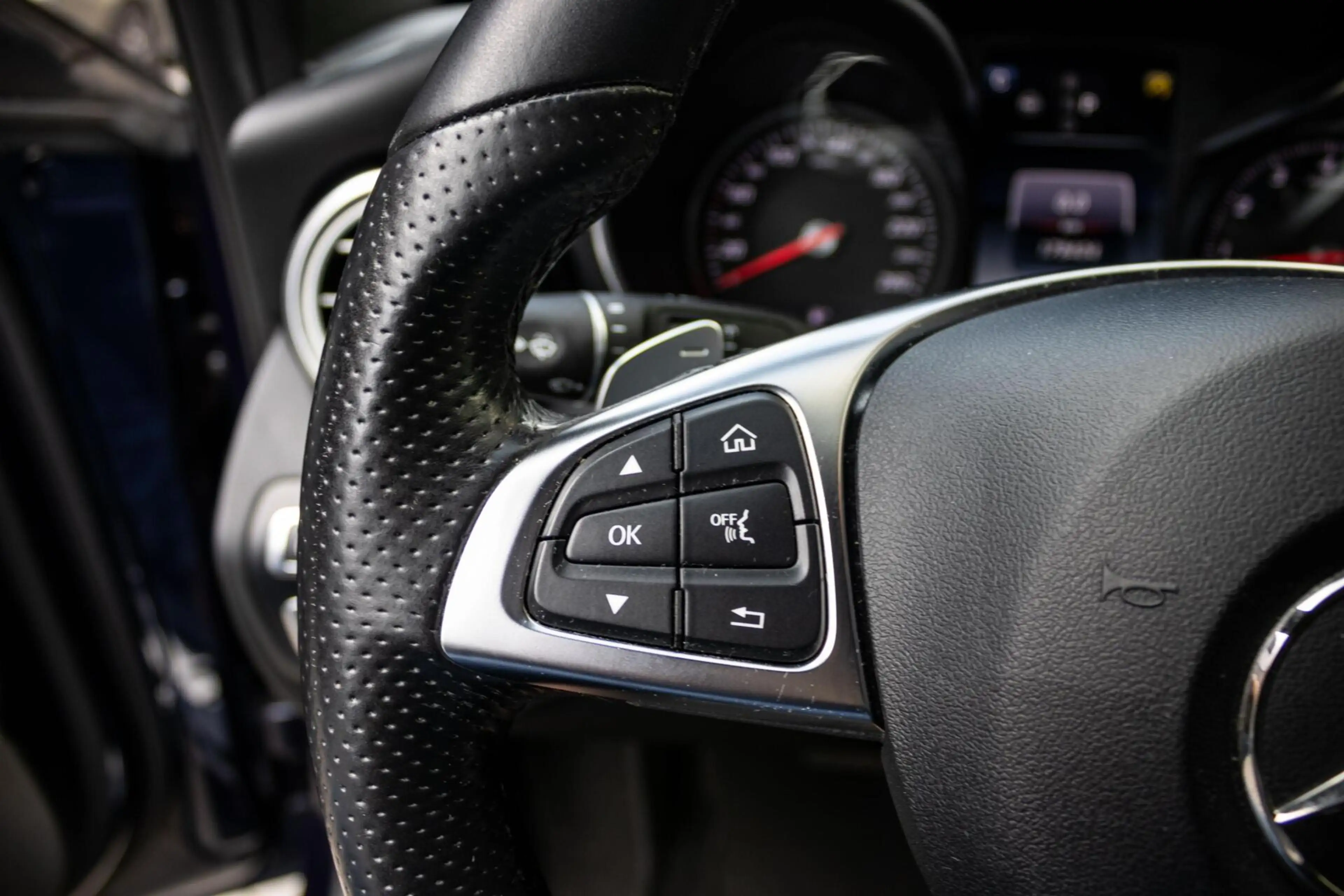 Mercedes-Benz C 180 Estate AMG Sport Edition — photo 29