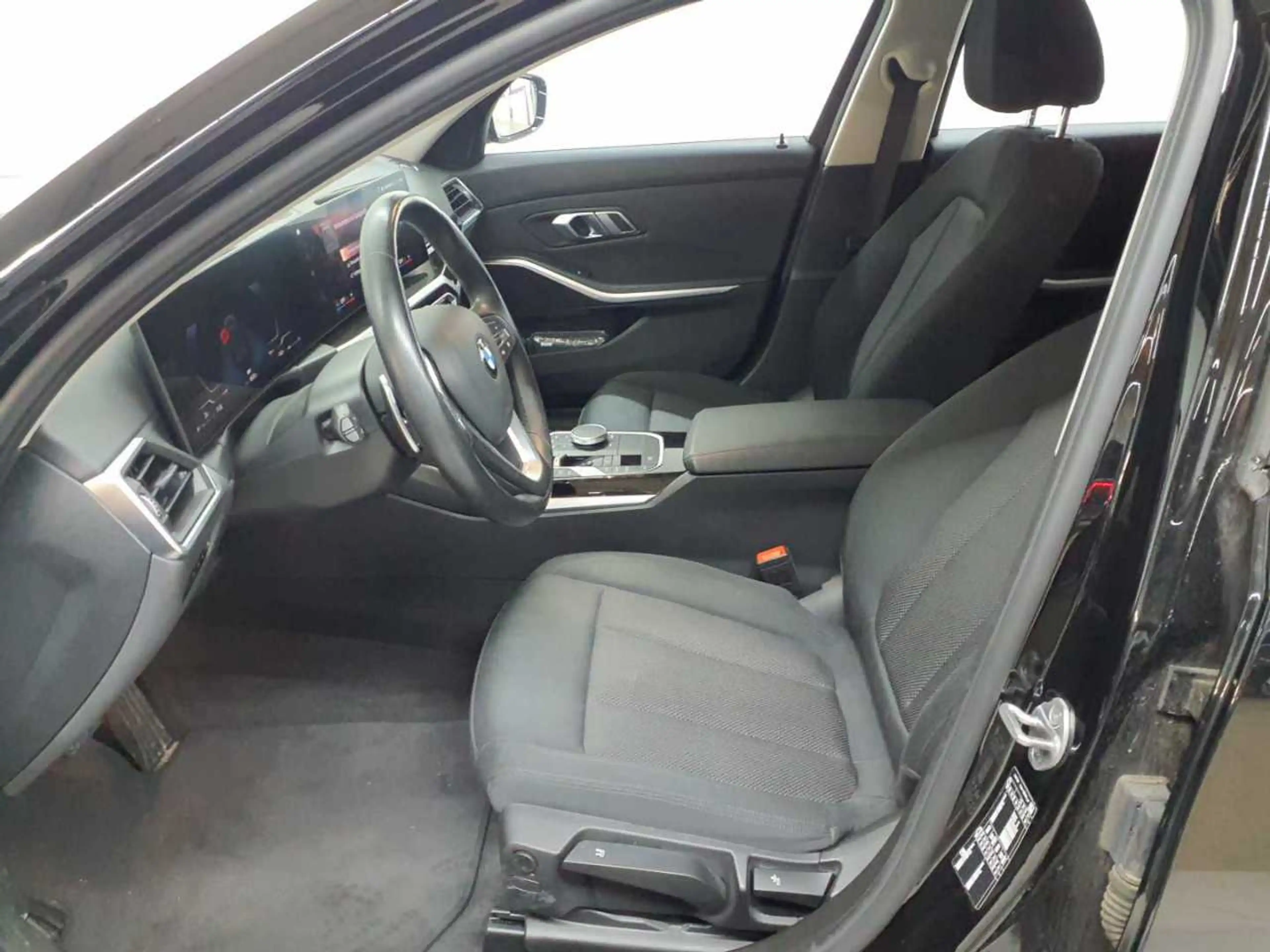 BMW 318 318i Touring Aut. AHK NAVI LED PDC KAM SHZ — photo 8