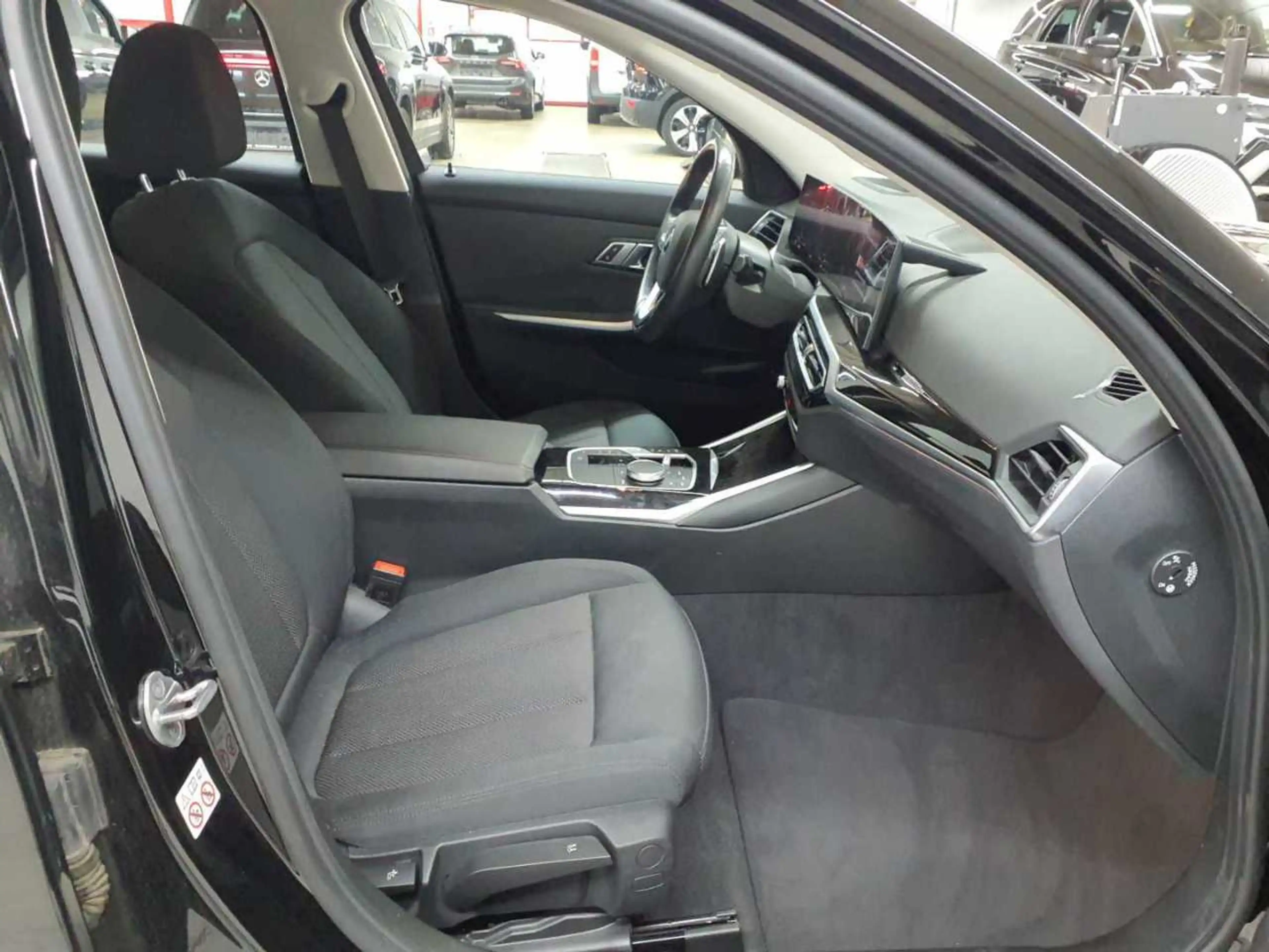BMW 318 318i Touring Aut. AHK NAVI LED PDC KAM SHZ — photo 7