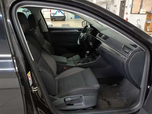 Skoda Superb view 8