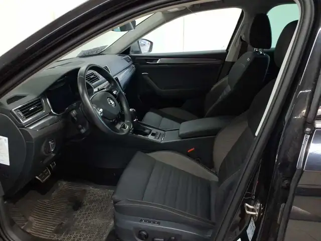 Skoda Superb view 7