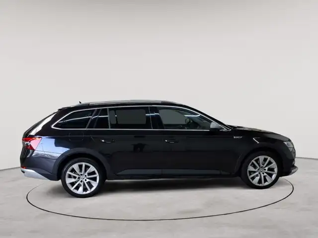 Skoda Superb view 3