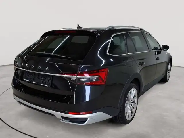Skoda Superb view 4