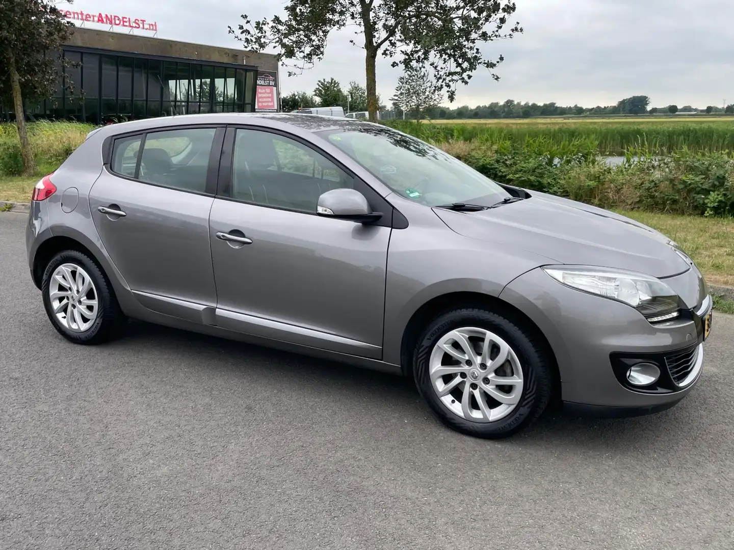Renault Megane 1.2 TCe Expression, 5drs, Cruise/Climate control, Grijs - 2
