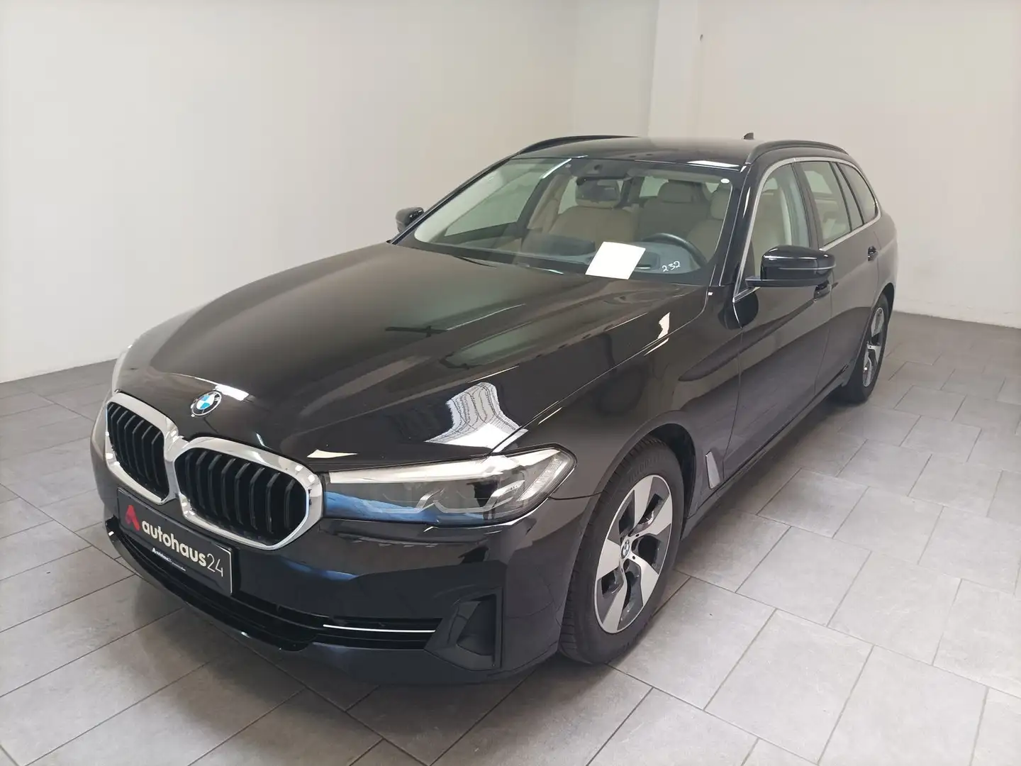 BMW 520 5er - 520 d  Navi|HUD|H&K|CAM Schwarz - 2