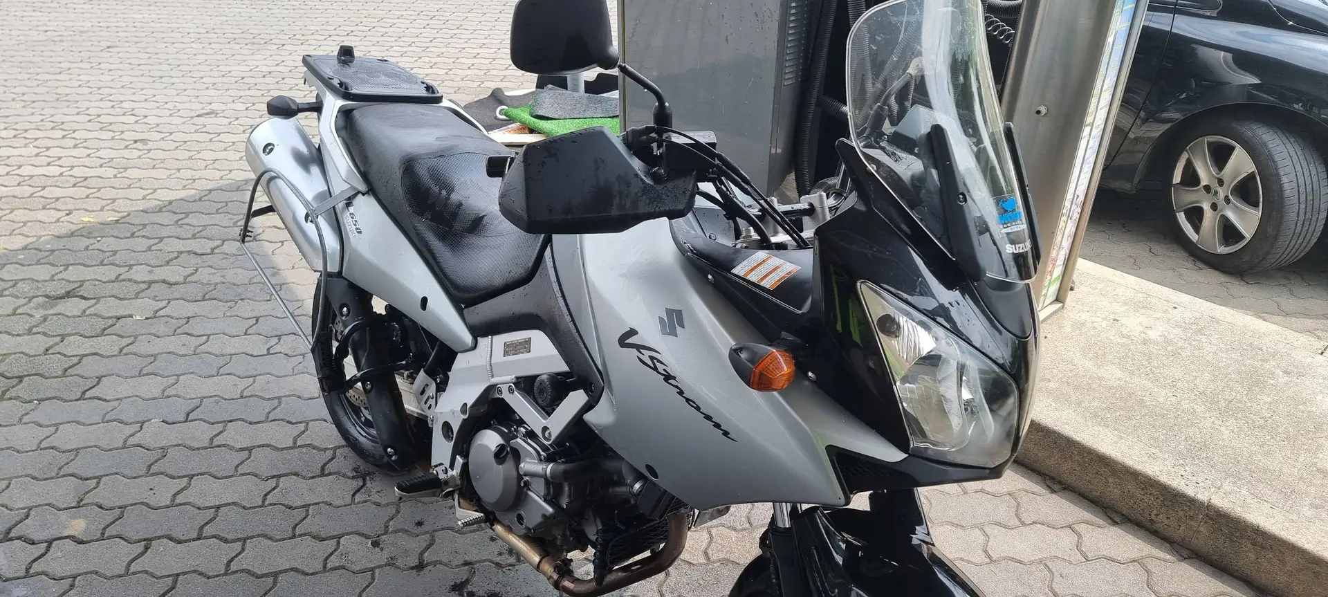 Suzuki V-Strom 650 Ezüst - 2