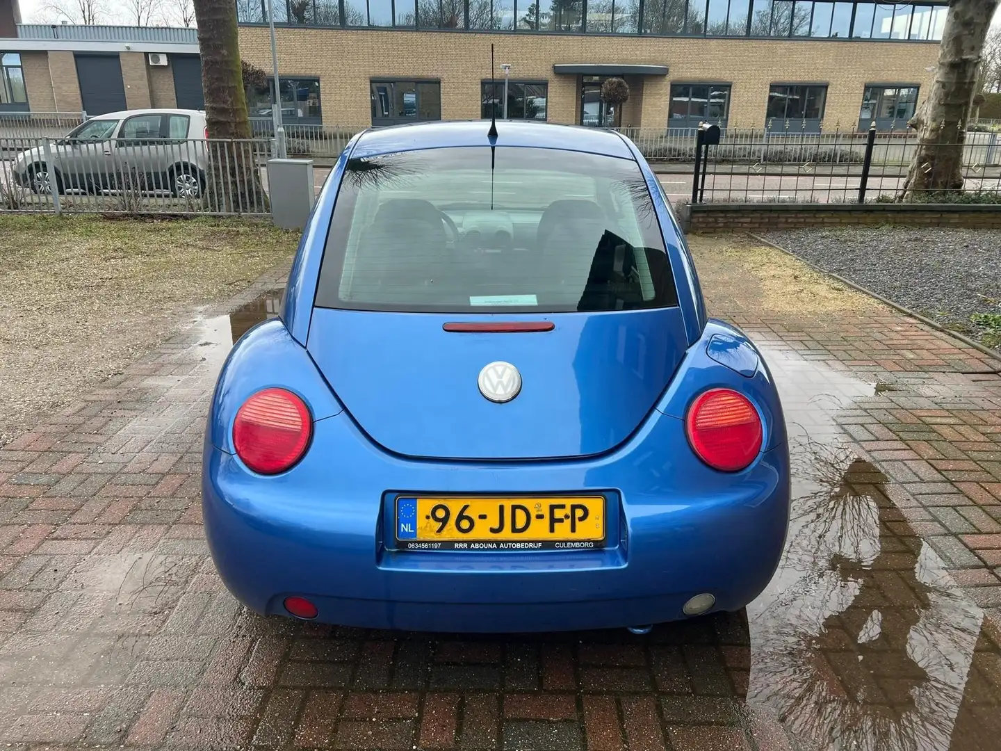 Volkswagen New Beetle 2.0 Highline Blauw - 2