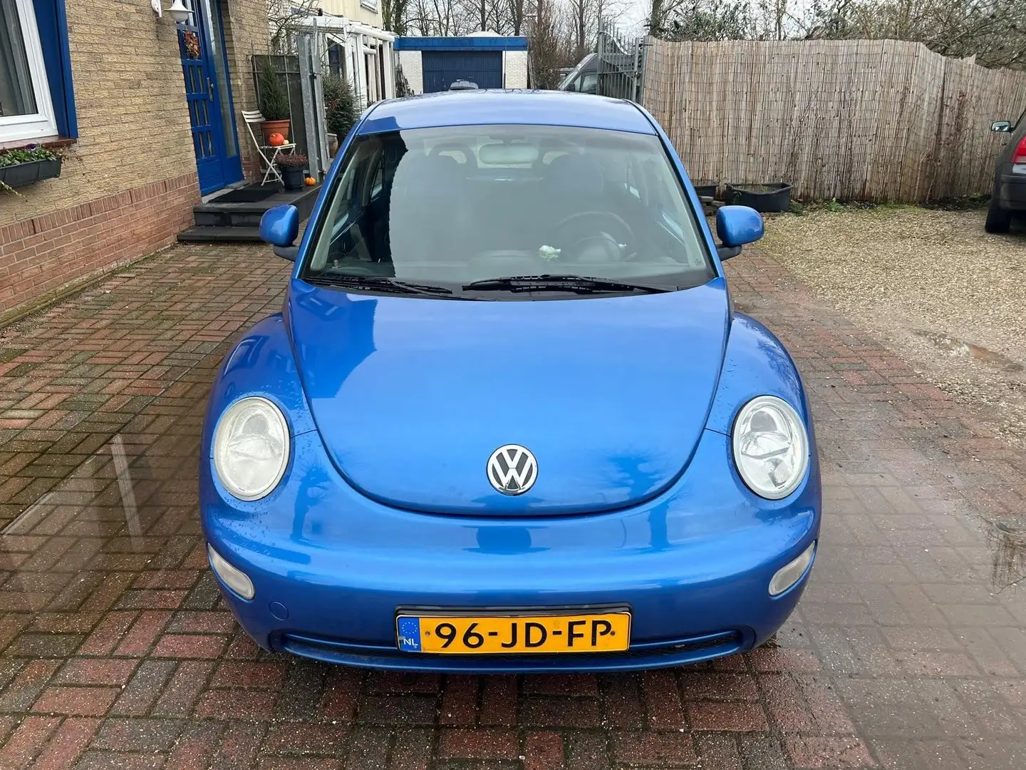 Volkswagen New Beetle 2.0 Highline Blauw - 1