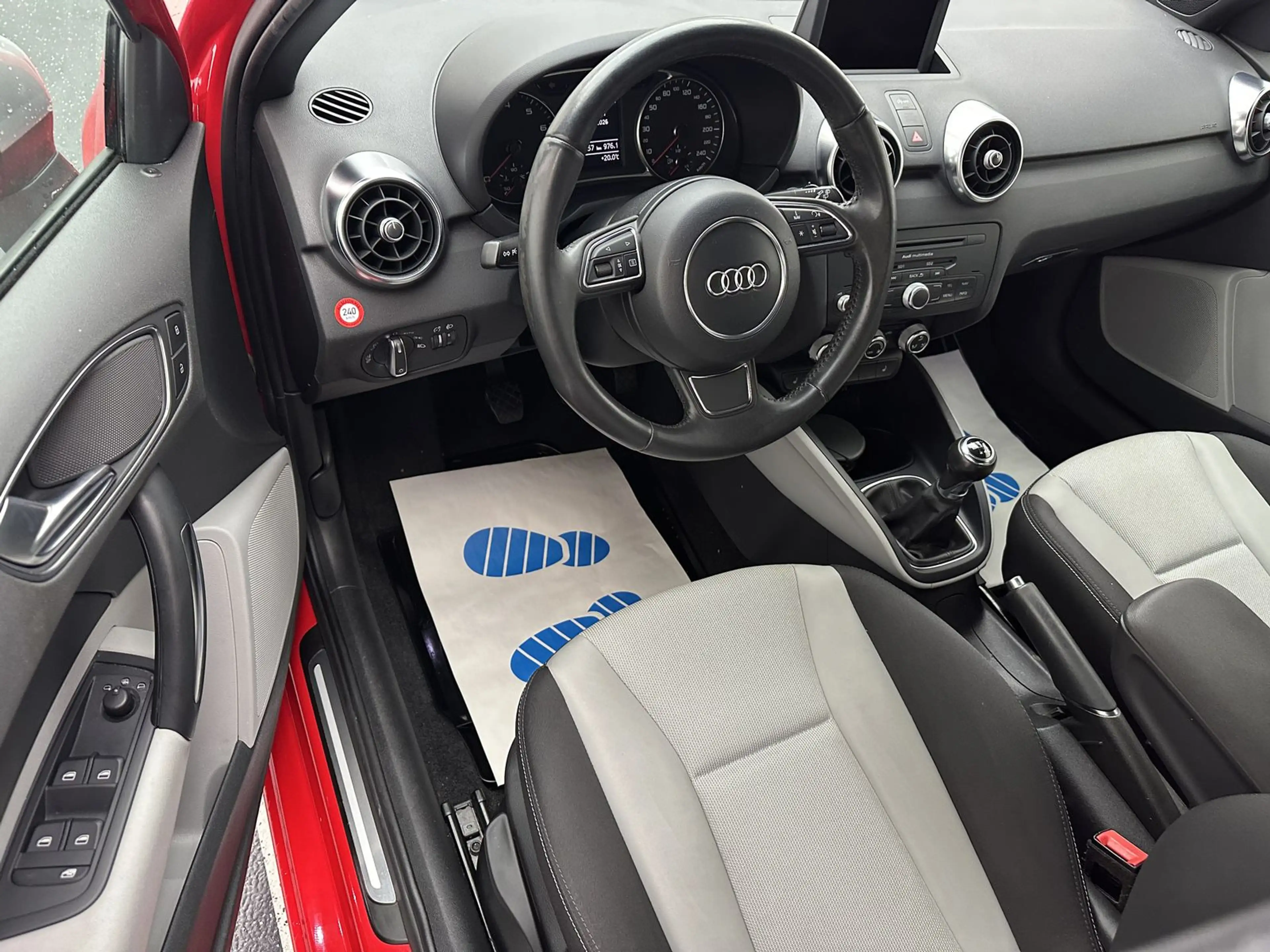 Audi A1 ambition"SITZH-PDC-MULTI-ALU-4SEASON-TÜV NEU" — photo 13