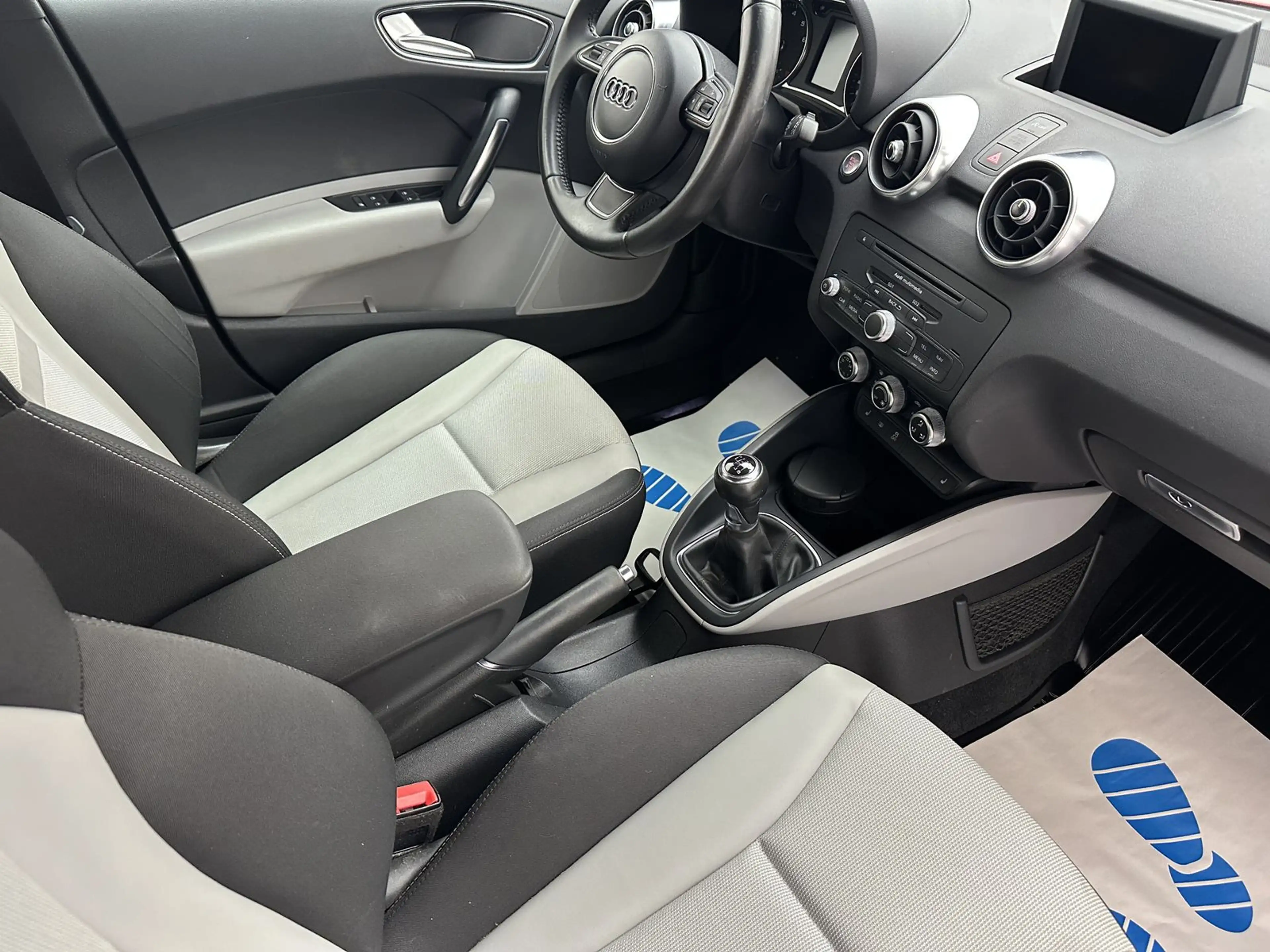 Audi A1 ambition"SITZH-PDC-MULTI-ALU-4SEASON-TÜV NEU" — photo 11