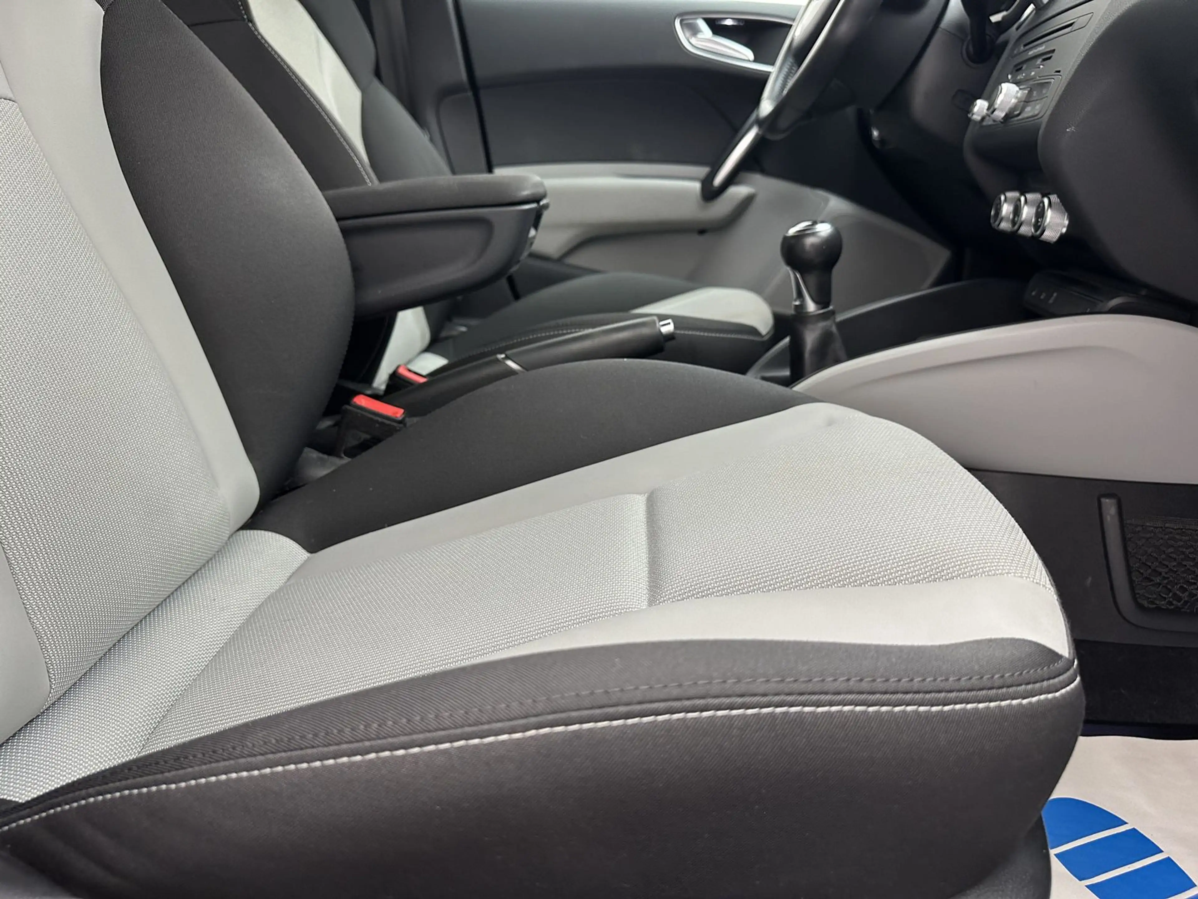 Audi A1 ambition"SITZH-PDC-MULTI-ALU-4SEASON-TÜV NEU" — photo 9