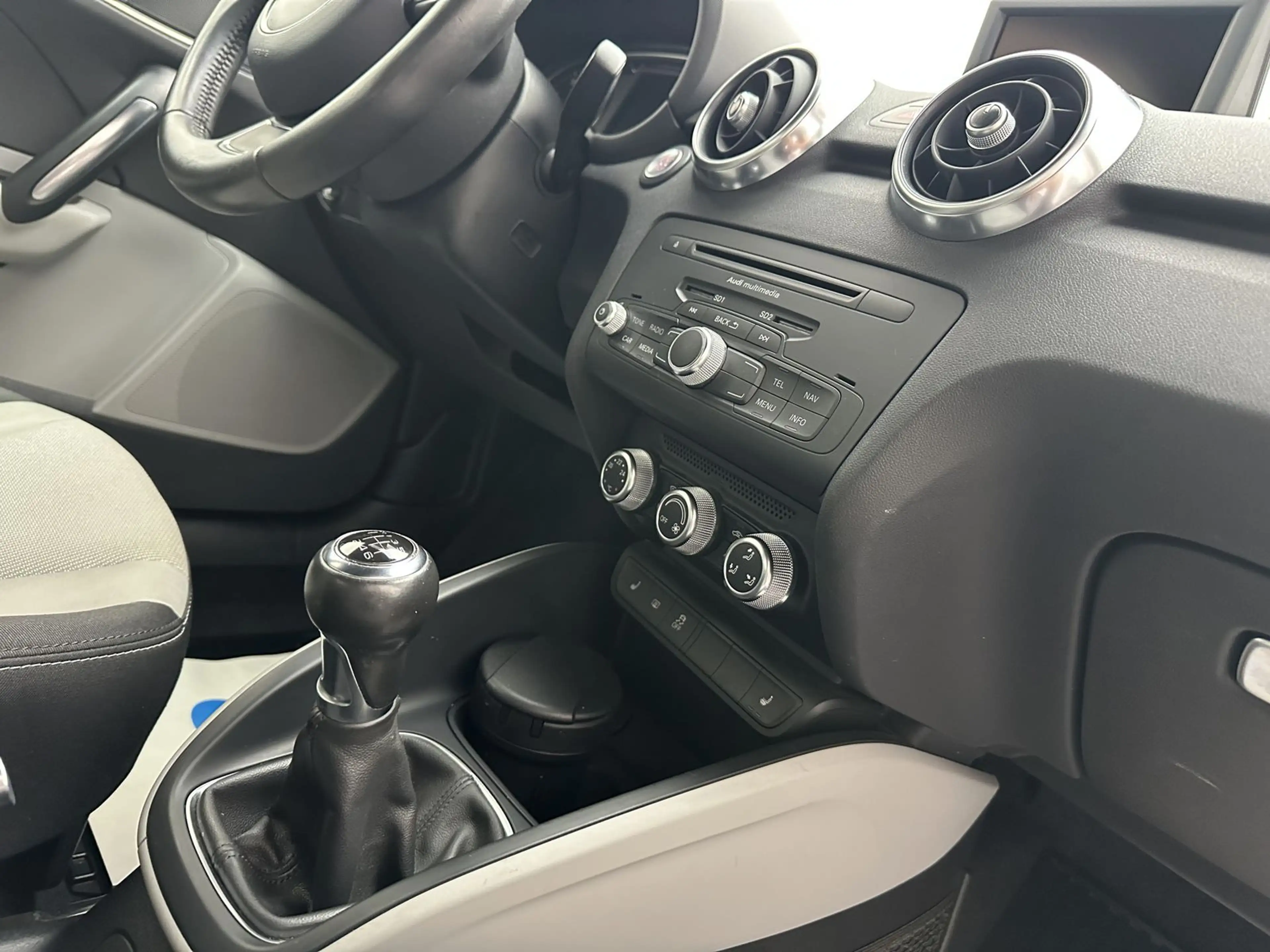 Audi A1 ambition"SITZH-PDC-MULTI-ALU-4SEASON-TÜV NEU" — photo 10