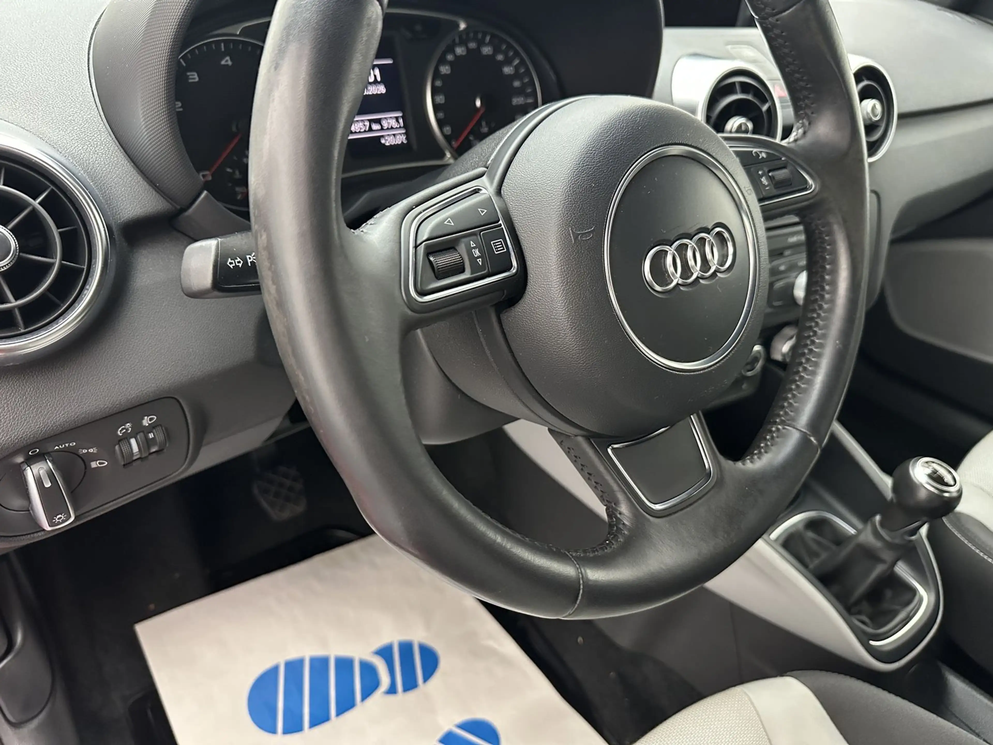 Audi A1 ambition"SITZH-PDC-MULTI-ALU-4SEASON-TÜV NEU" — photo 14