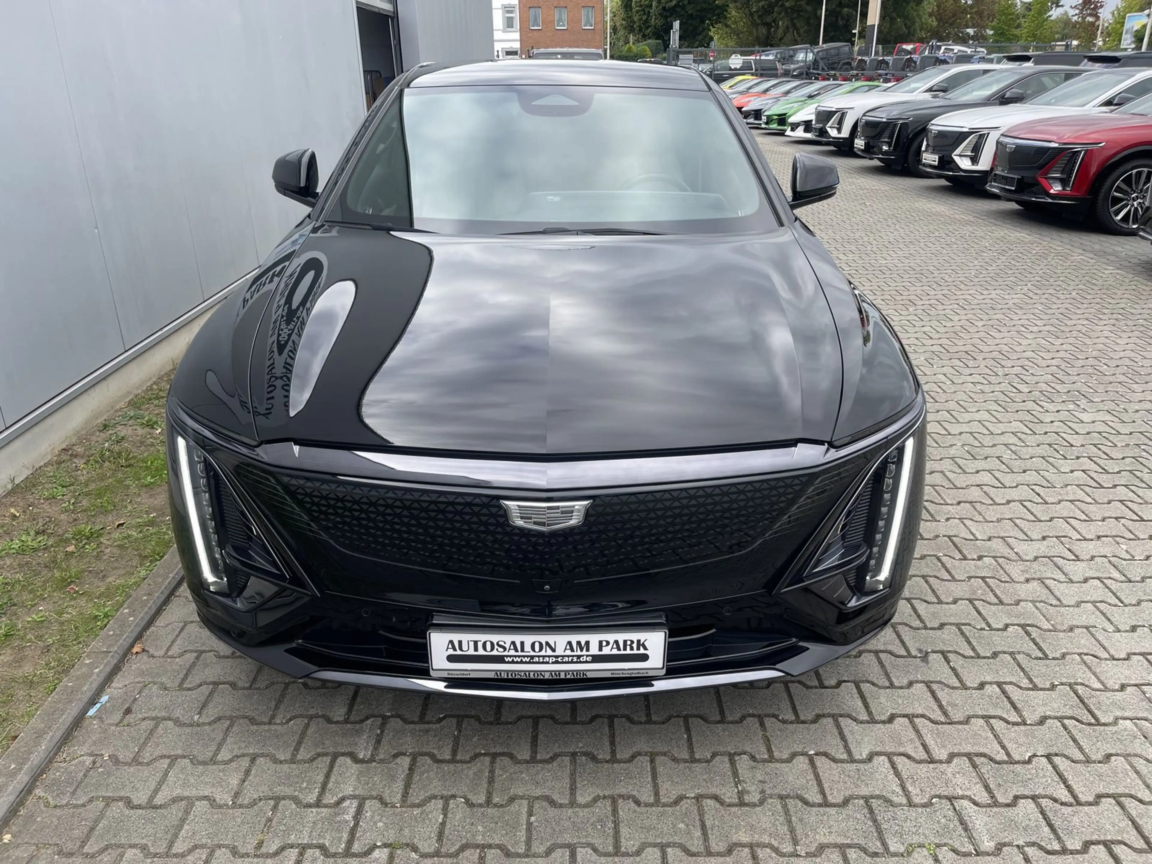 Cadillac Lyriq Sport 600e AWD | schwarze Felgen — photo 2