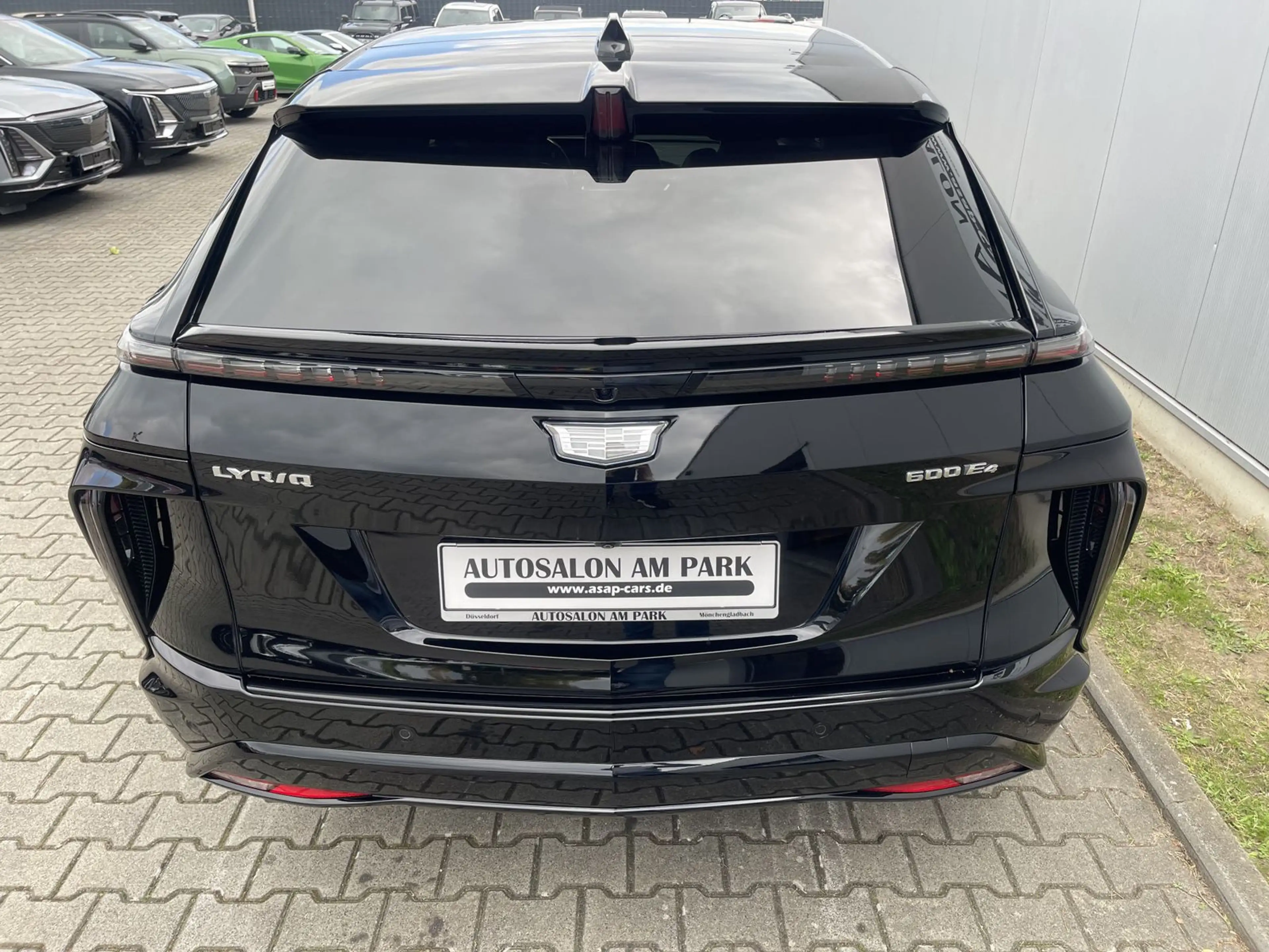 Cadillac Lyriq Sport 600e AWD | schwarze Felgen — photo 4