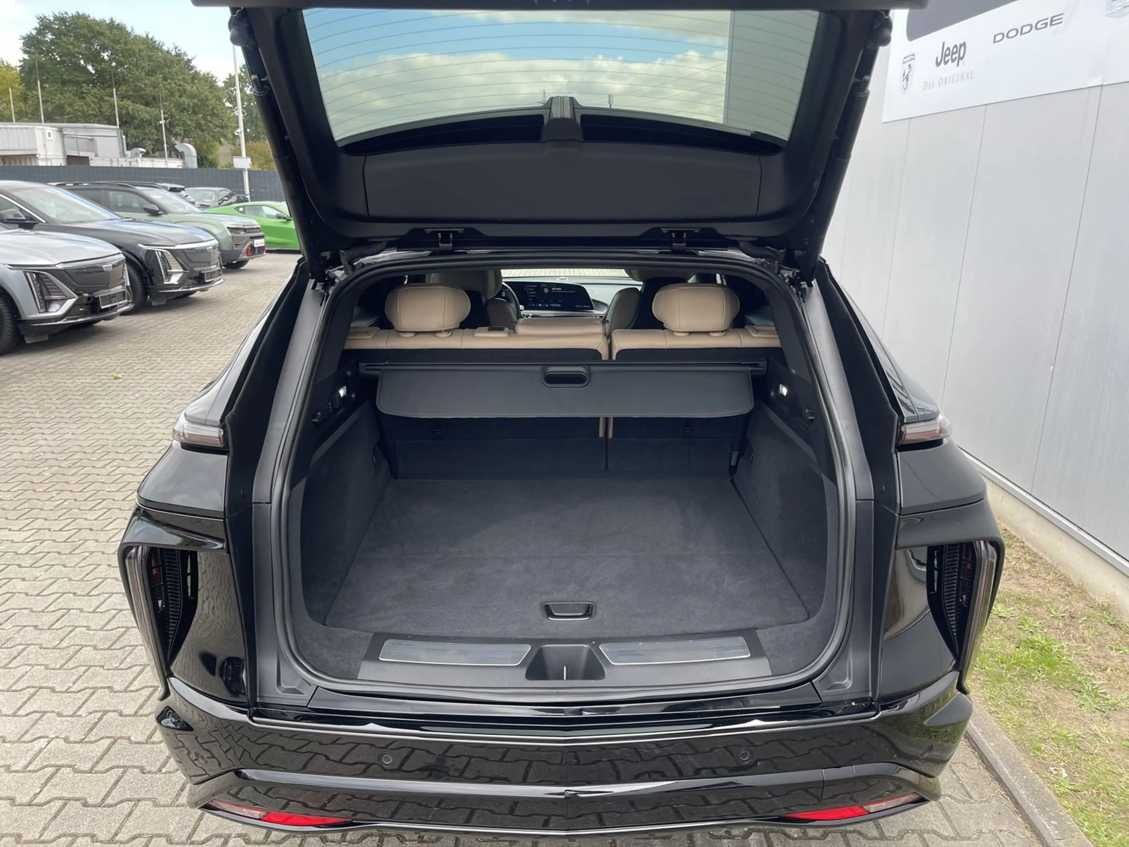 Cadillac Lyriq Sport 600e AWD | schwarze Felgen — photo 5