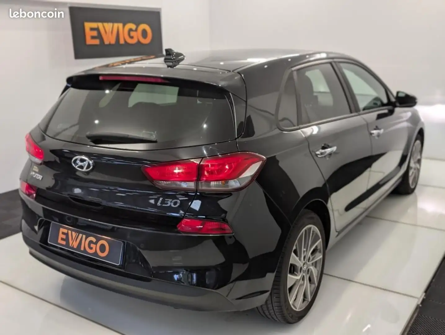 Hyundai i30 1.0 T-GDI 120 EDITION MONDIAL Schwarz - 2
