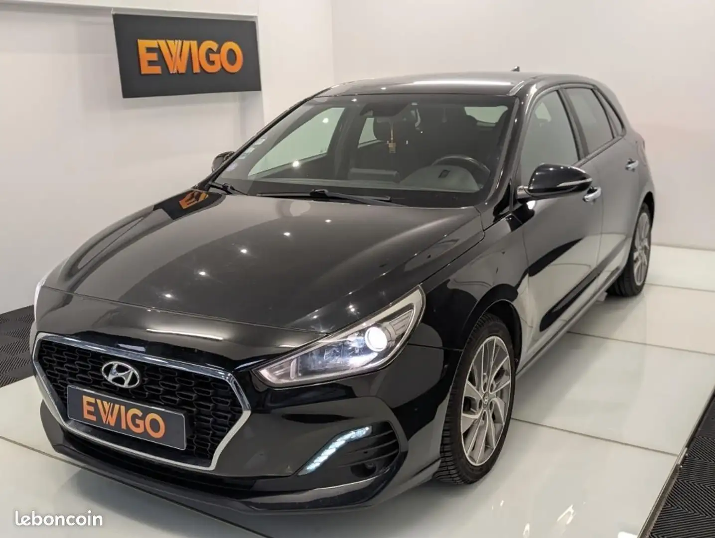 Hyundai i30 1.0 T-GDI 120 EDITION MONDIAL Schwarz - 1