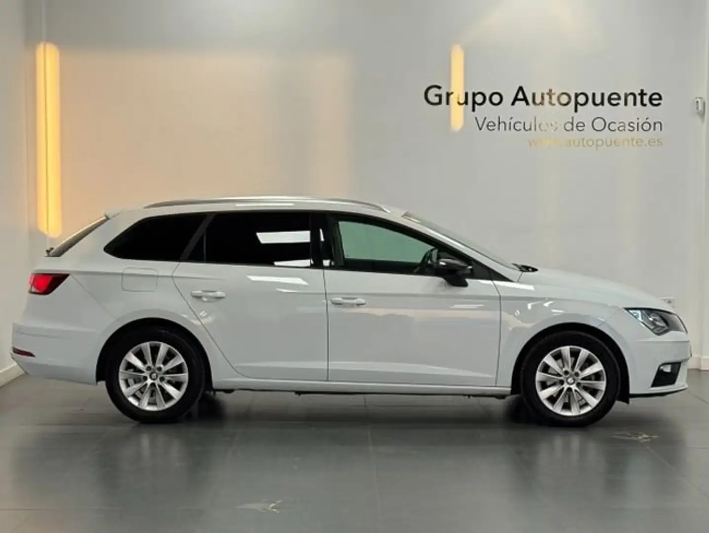 SEAT Leon STYLE NAV 115CV Blanco - 2