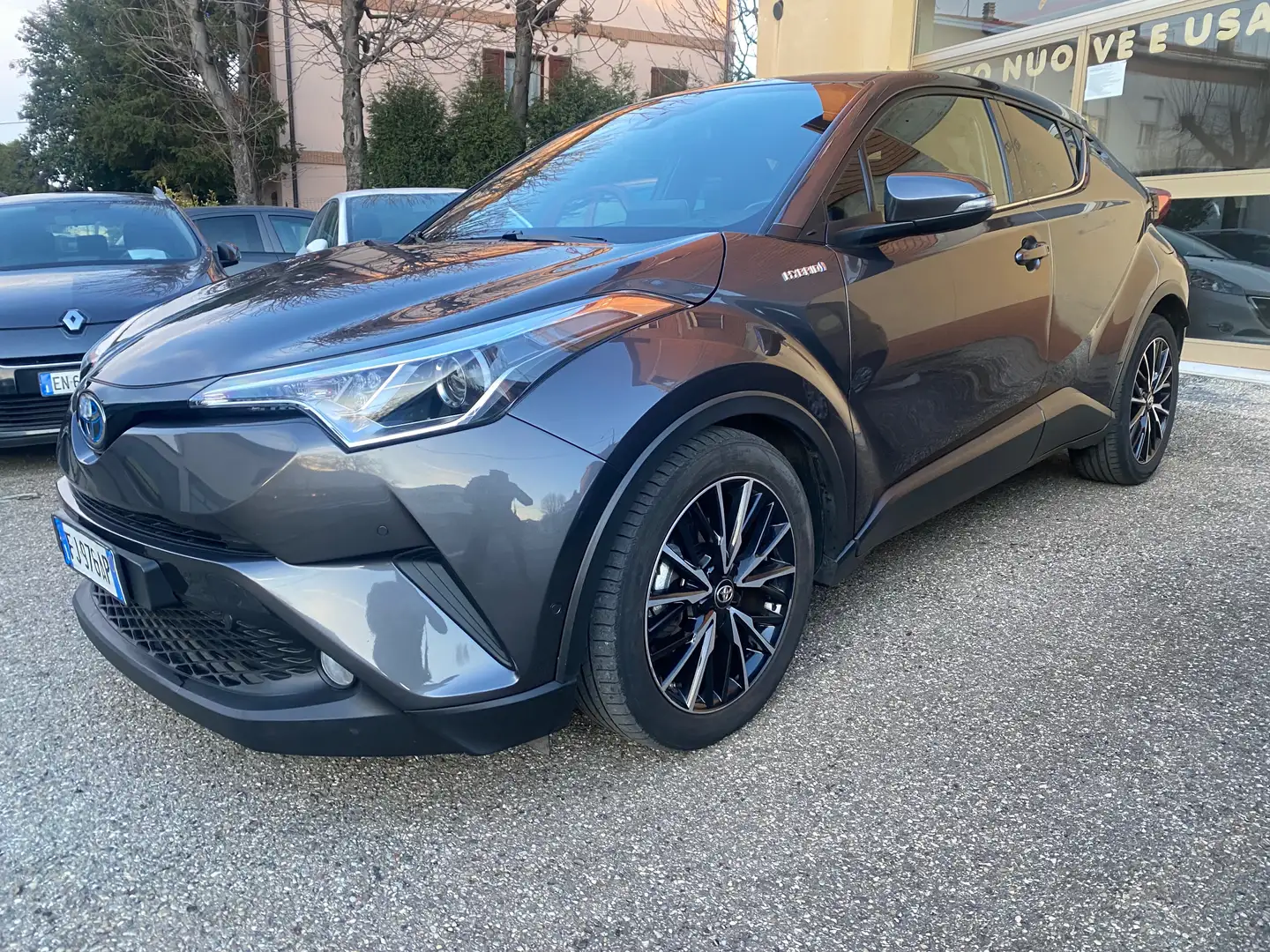 Toyota C-HR C-HR I 2016 1.8h Lounge 2wd NEOPATENTATI!!! Grigio - 1