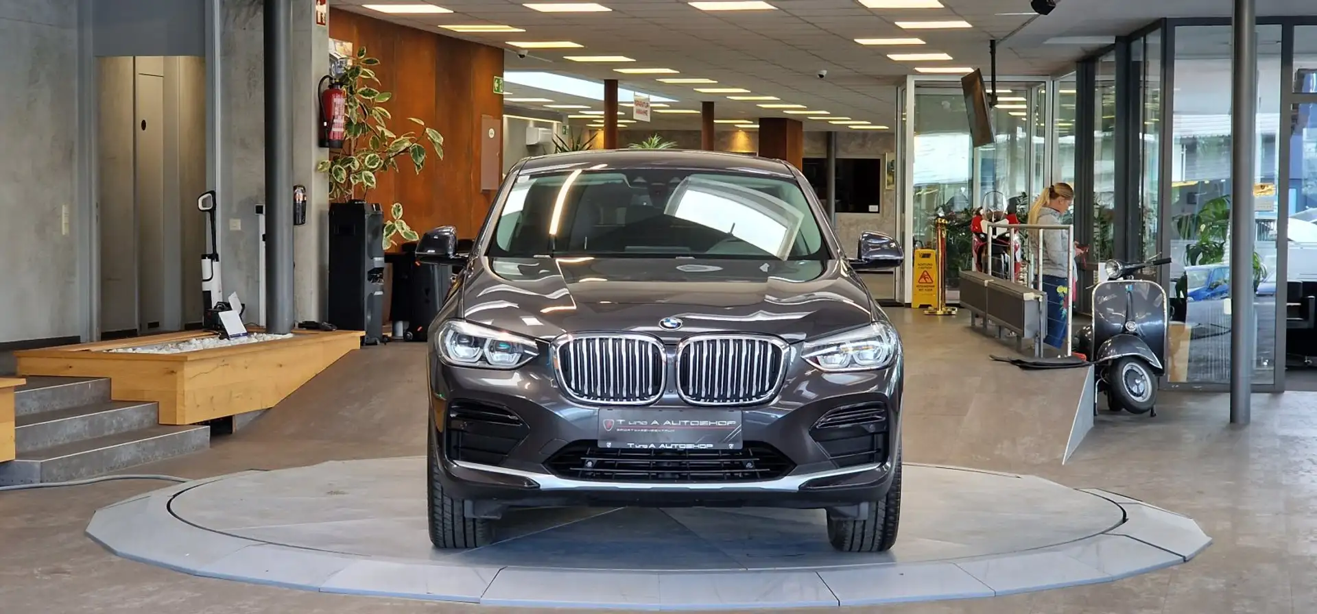 BMW X4 G02 20d xDrive X-Line Aut. *360°*AHK*Navi*19Zoll* Grau - 2