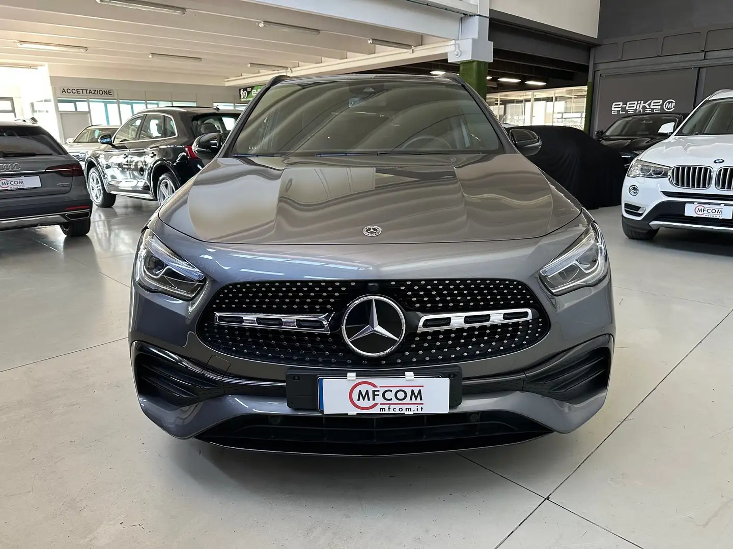 Mercedes-Benz GLA 200 d Premium 4matic auto Grigio - 2