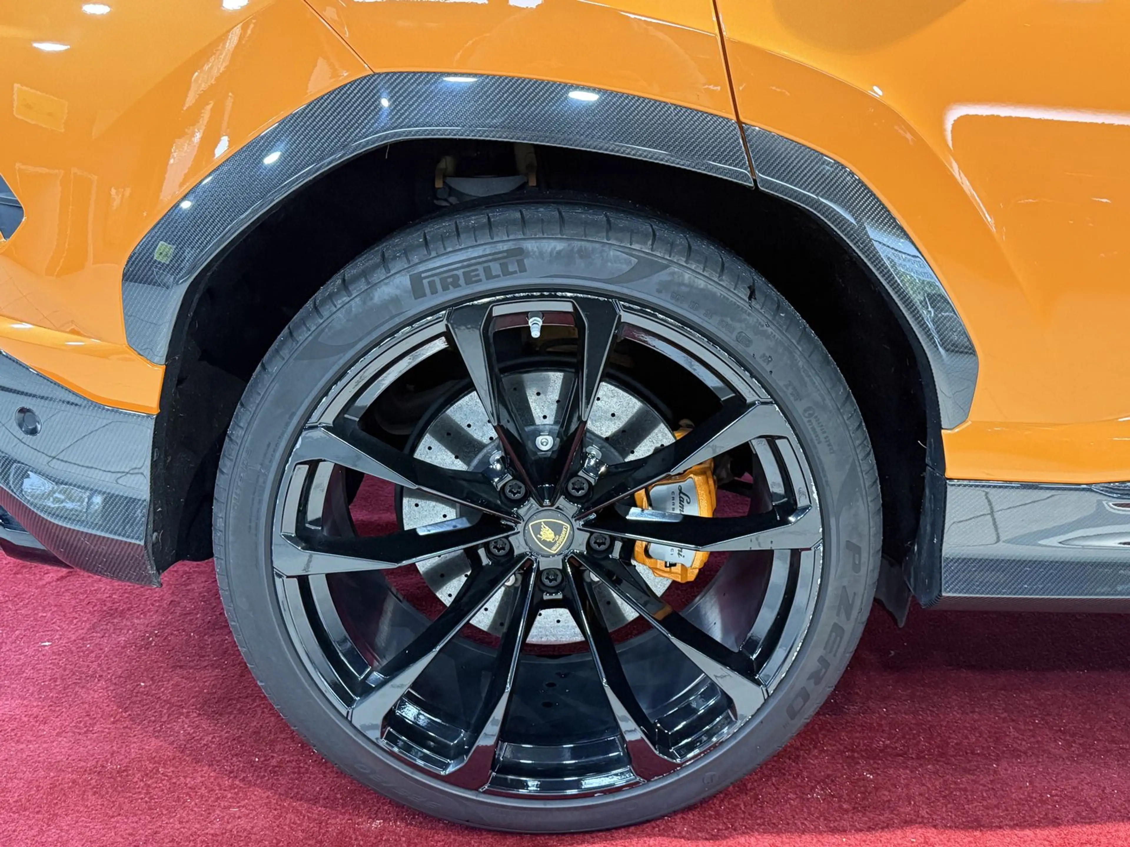 Lamborghini Urus Carbon Paket Interieur&Exterieur +PANO+B&O+ — photo 11