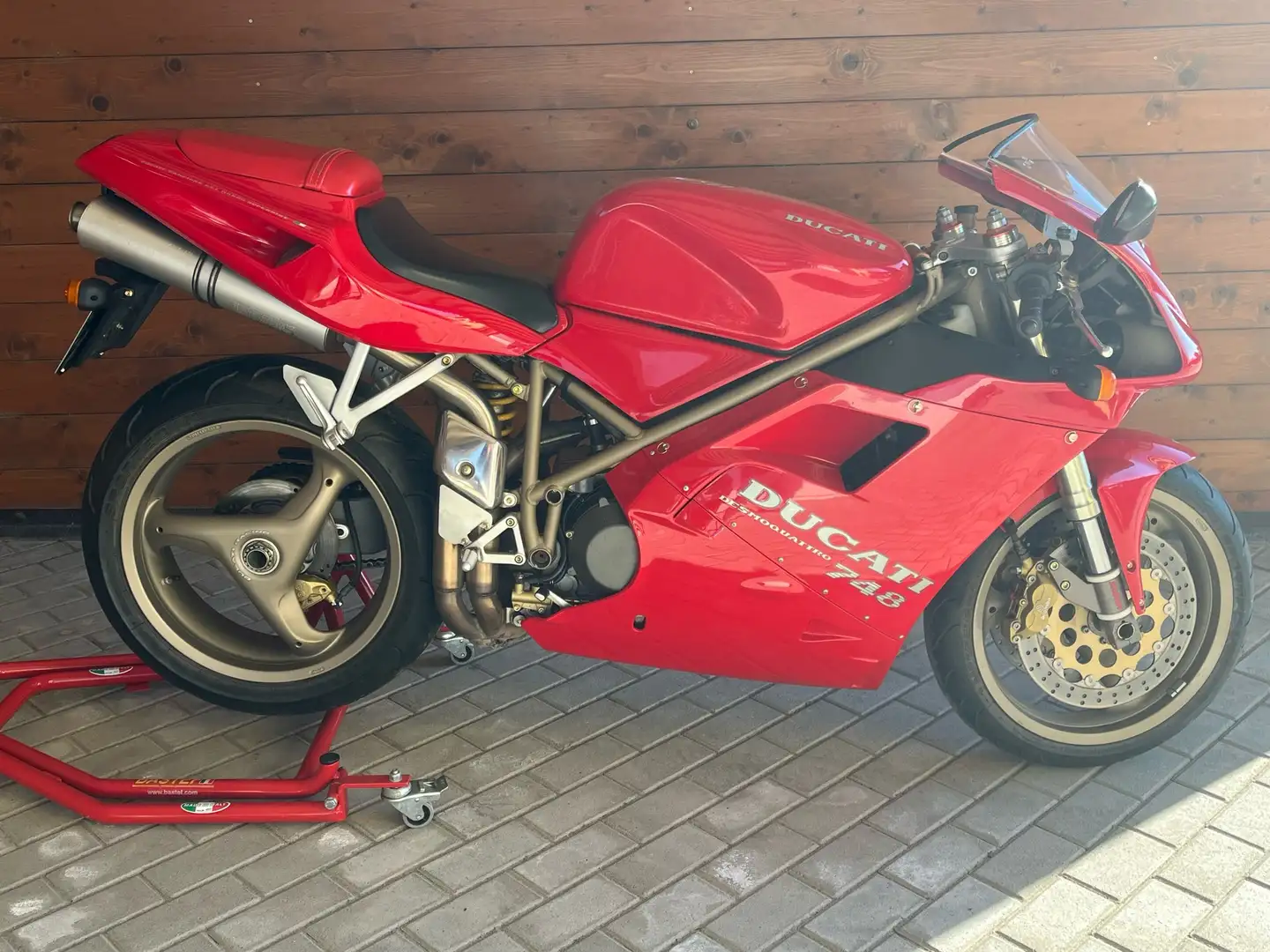 Ducati 748 S - 1