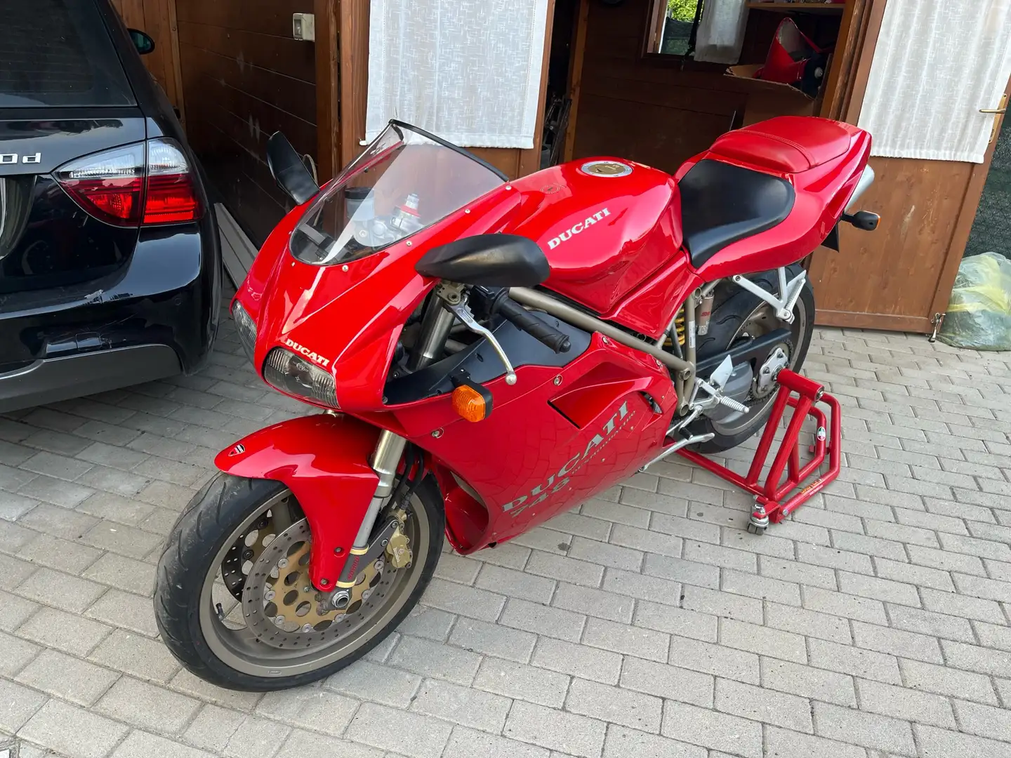 Ducati 748 S - 2