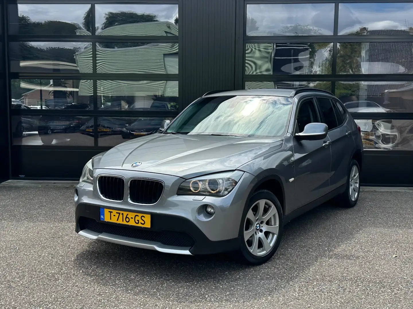 BMW X1 XDrive28i Executive Xenon Navi Cruise Stoelverw. Grijs - 1