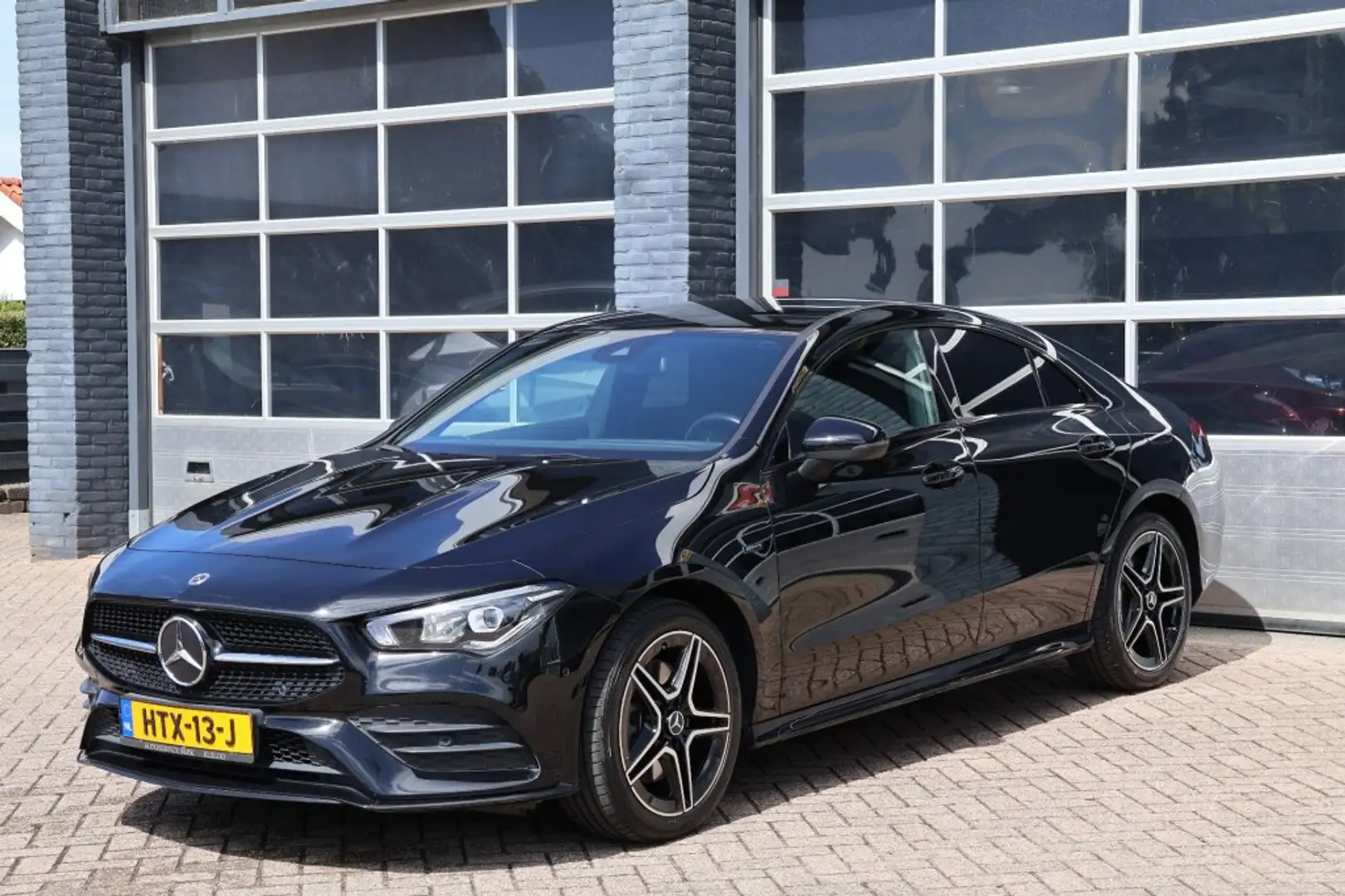 Mercedes-Benz 250 CLA 250e hybrid AMG-line edition Negro - 1