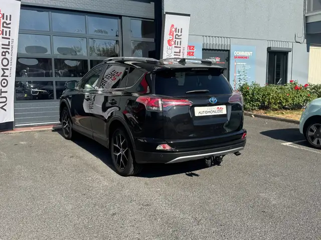 Toyota Rav4 view 4