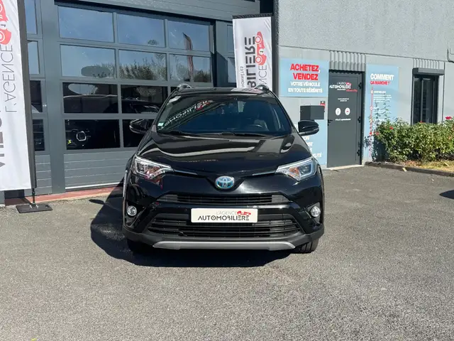 Toyota Rav4 view 3
