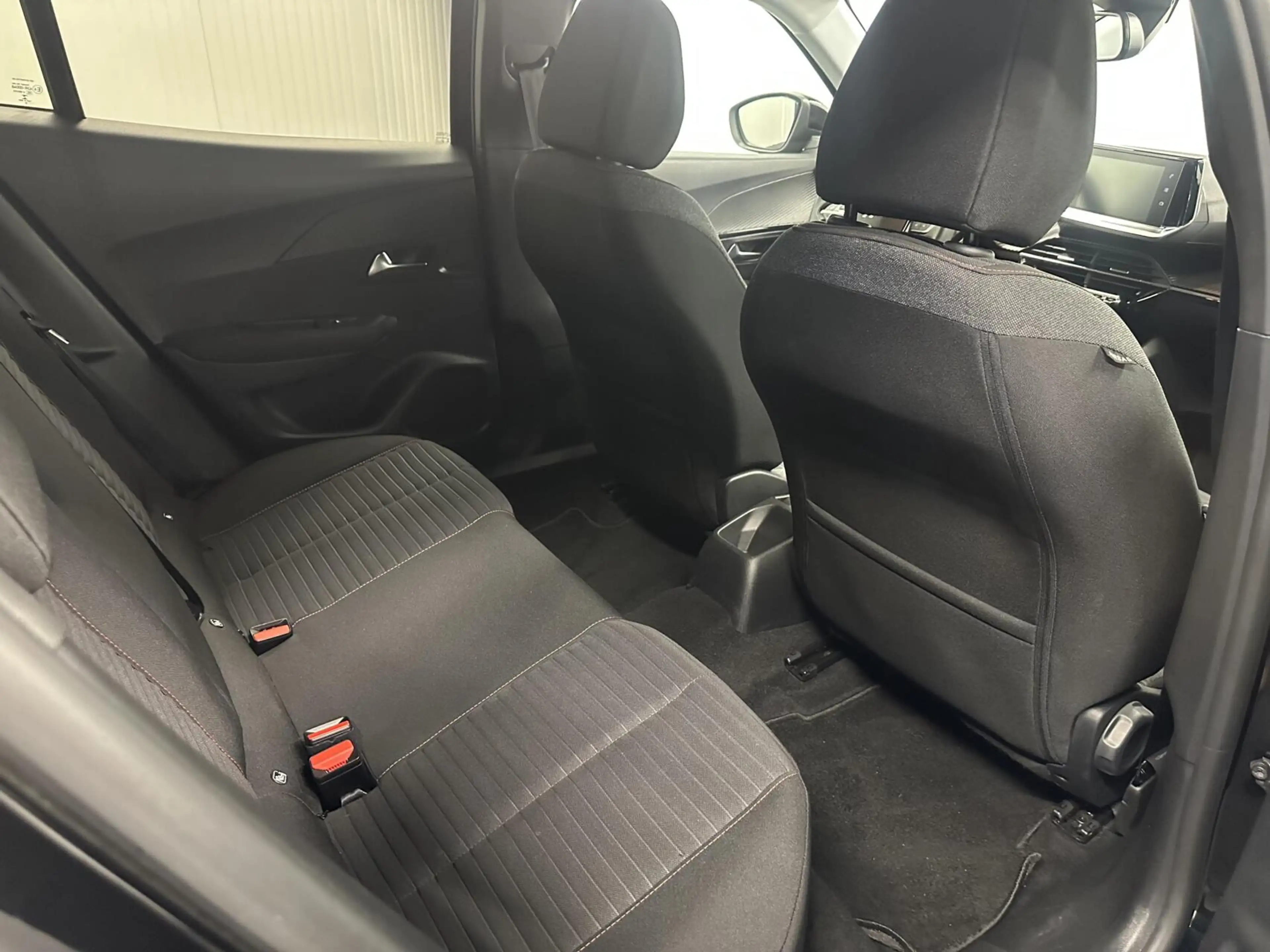 Peugeot 2008 1.2 PureTech Active Pack CAMERA CARPLAY NAVI CRUIS — photo 14