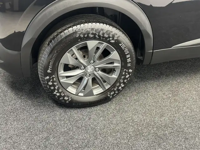Peugeot 2008 view 10