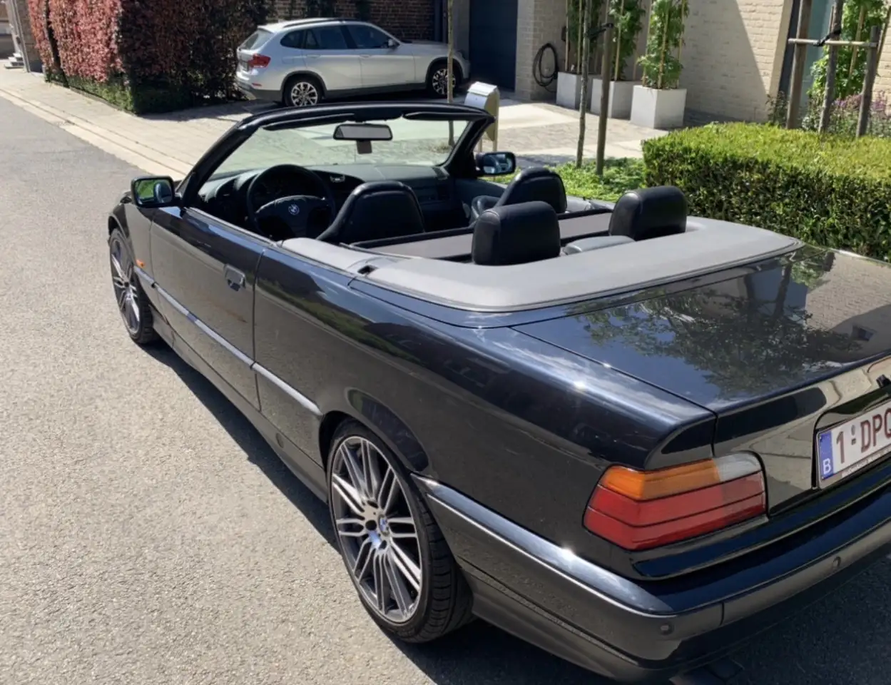 BMW 320i, foto 2
