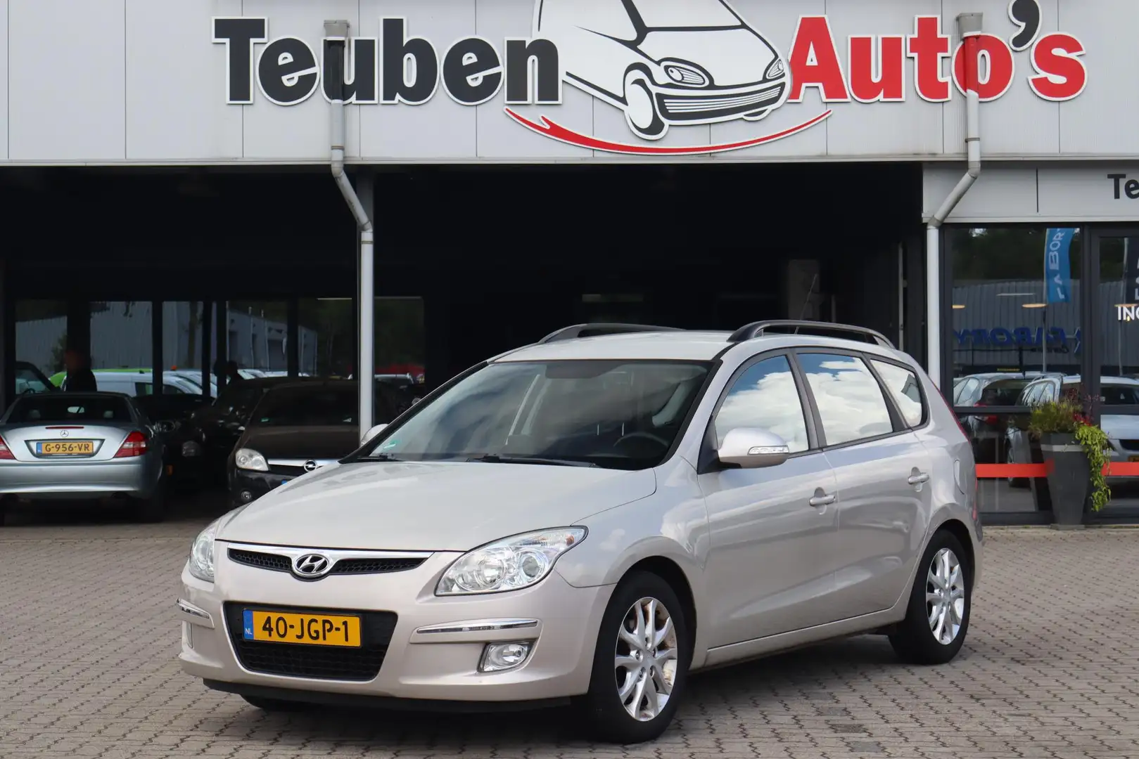 Hyundai i30 CW 1.6 CRDi Style Trekhaak, Climate control, Elekt Grijs - 1