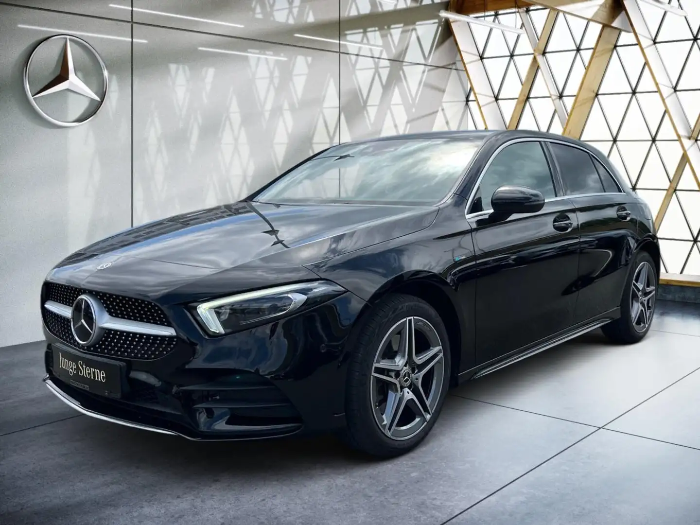 Mercedes-Benz A 250 e Kompaktlimousine AMG AHK*Distro*CarPlay* Schwarz - 2