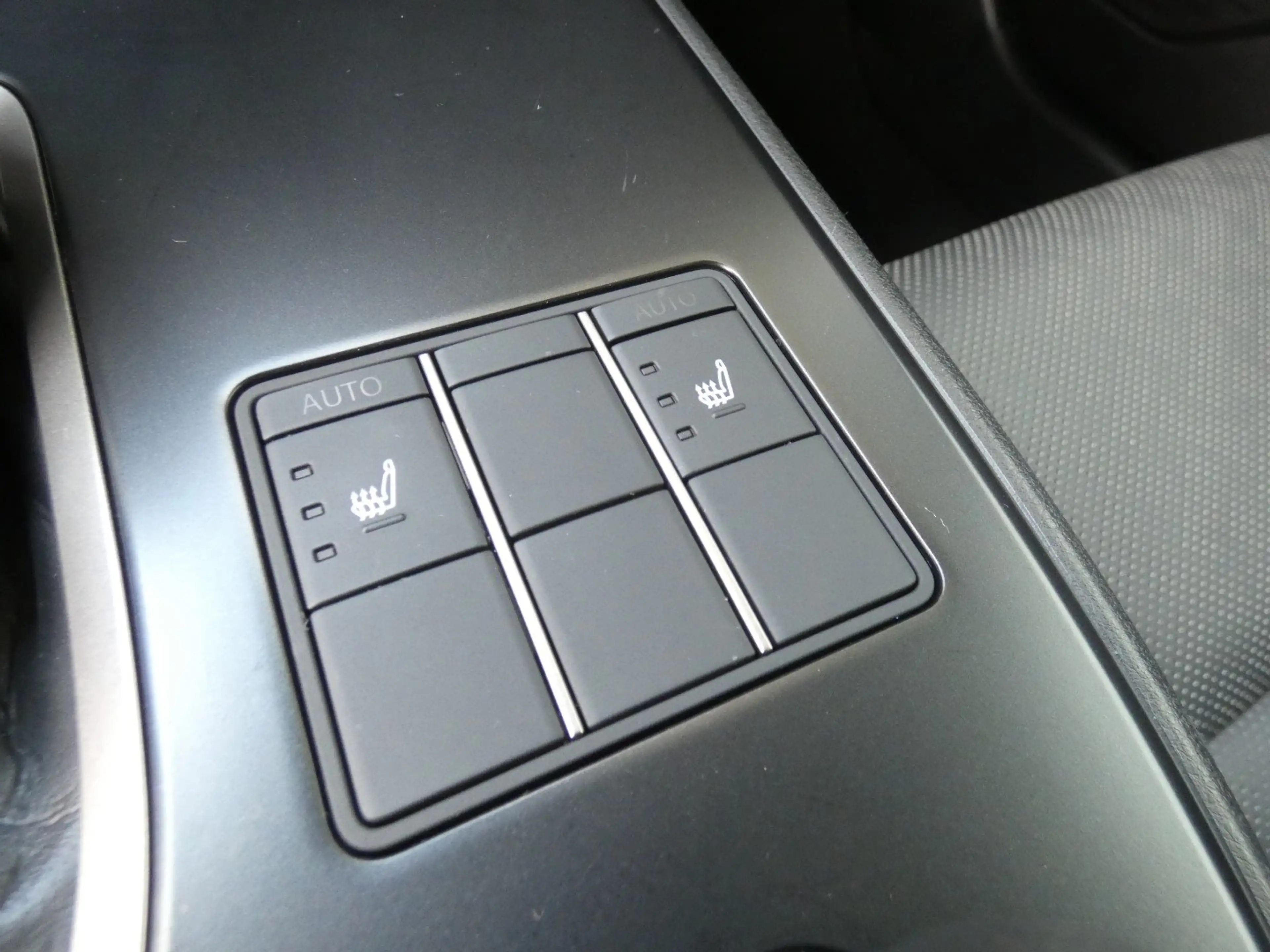 Lexus UX 250h HYBRID +LEDER +Zetelverwarming +Dodehoek +GPS — photo 13