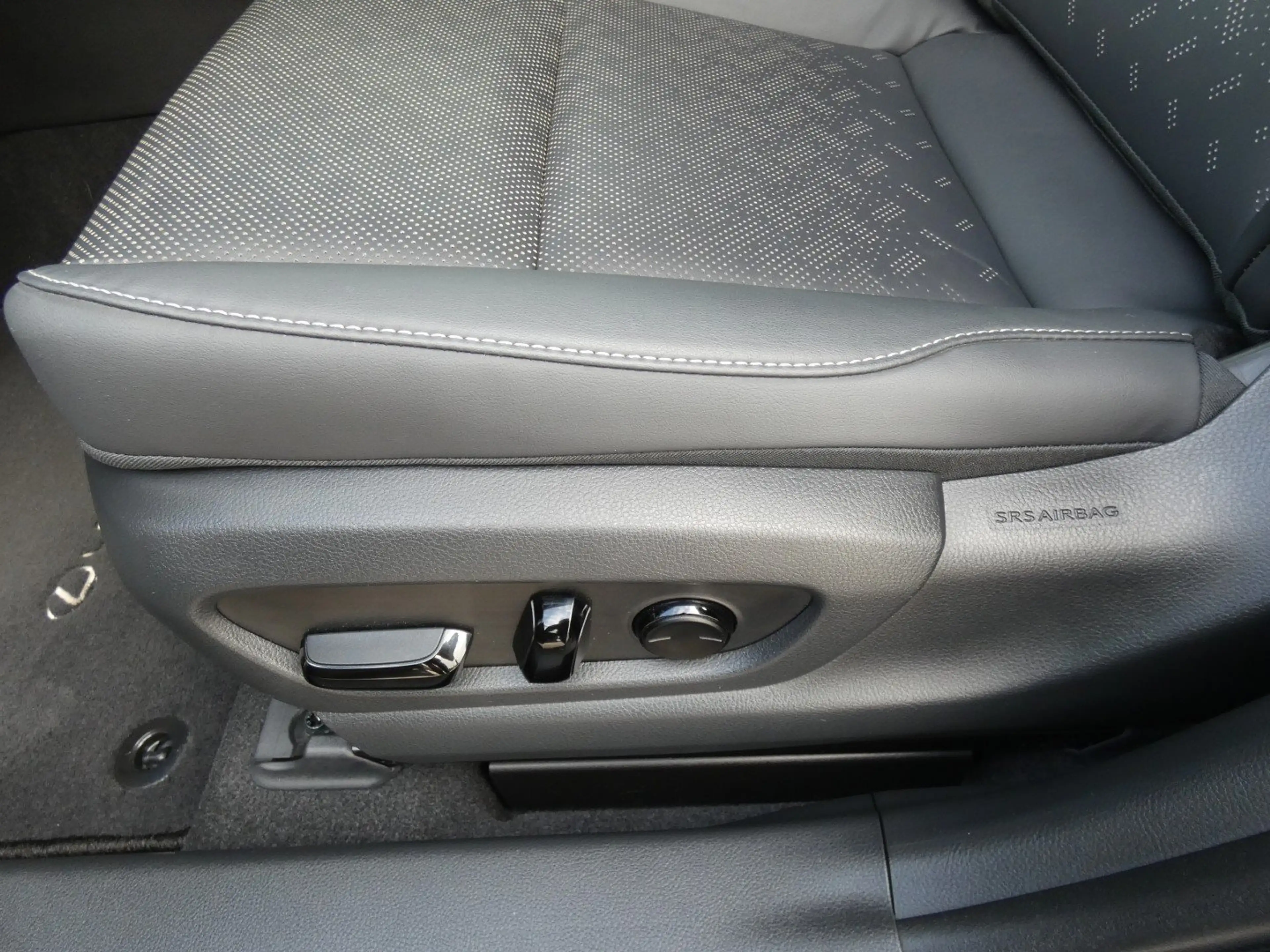 Lexus UX 250h HYBRID +LEDER +Zetelverwarming +Dodehoek +GPS — photo 9